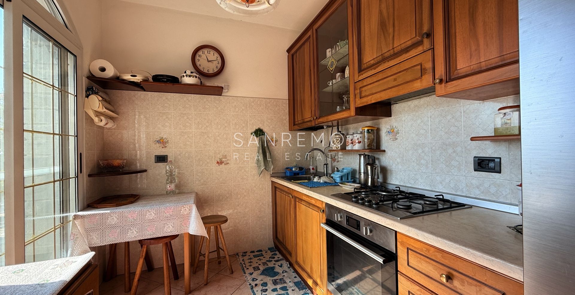 Villa di ampia superficie con piena vista mare