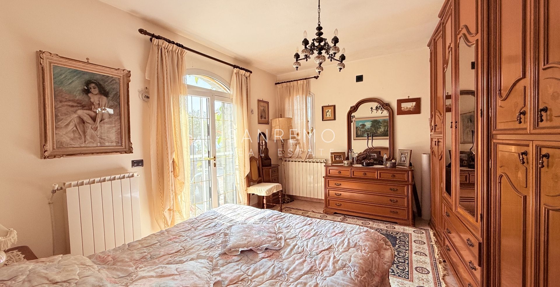 Villa di ampia superficie con piena vista mare