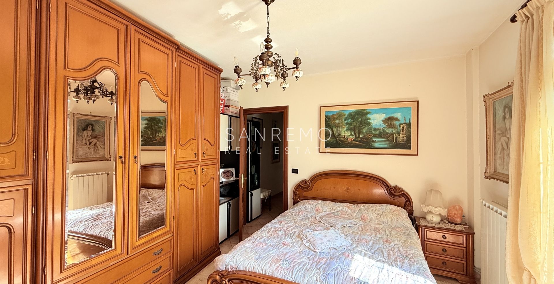 Villa di ampia superficie con piena vista mare