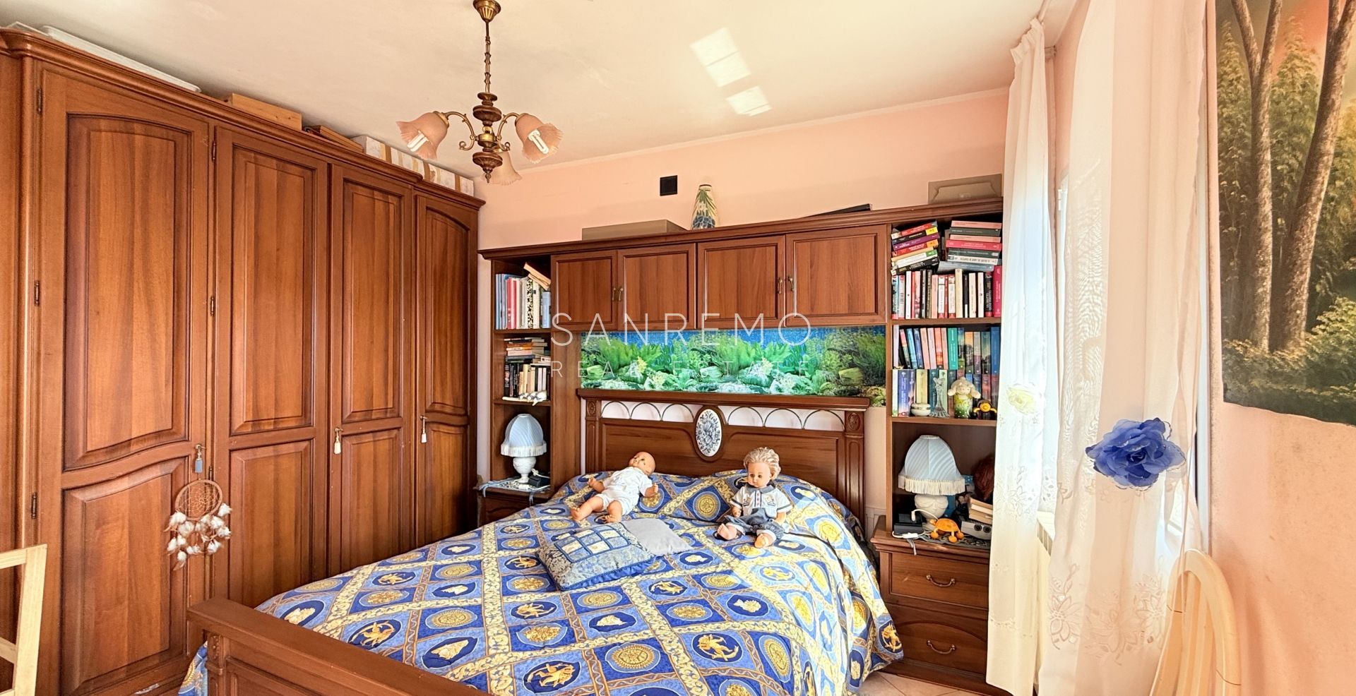 Villa di ampia superficie con piena vista mare