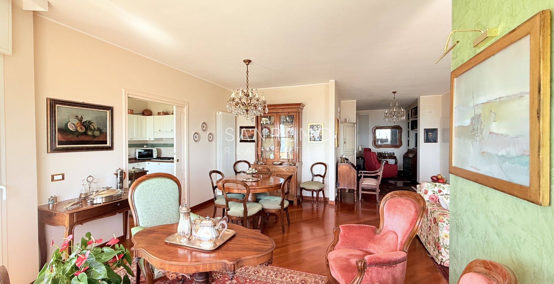 Spazioso appartamento con vista mare in pianeggiante ed elegante condominio con portineria