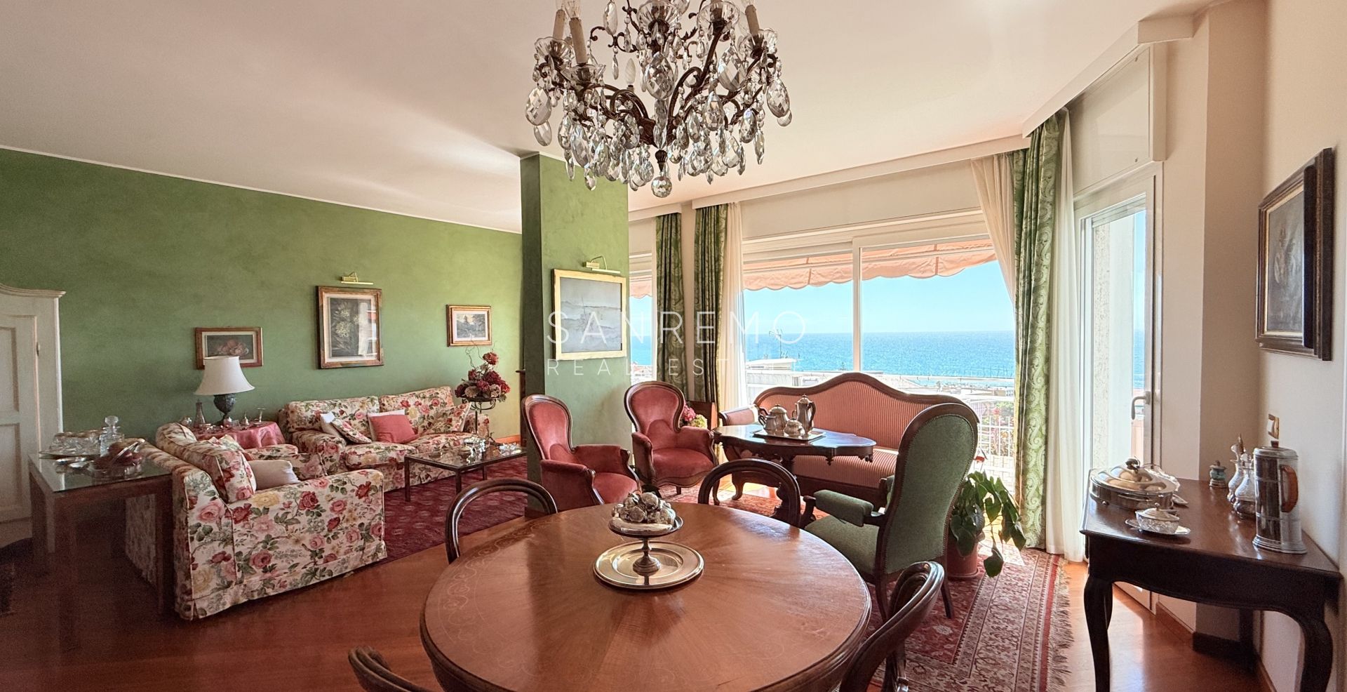 Spazioso appartamento con vista mare in pianeggiante ed elegante condominio con portineria
