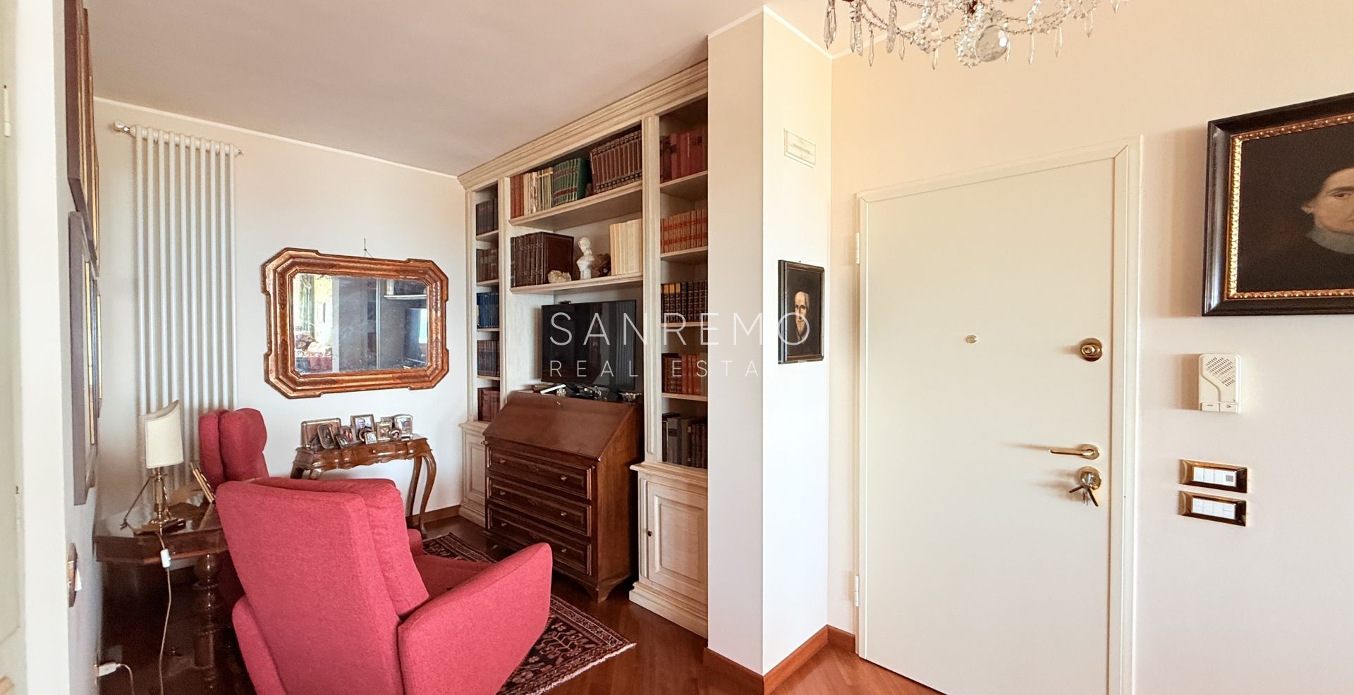 Spazioso appartamento con vista mare in pianeggiante ed elegante condominio con portineria