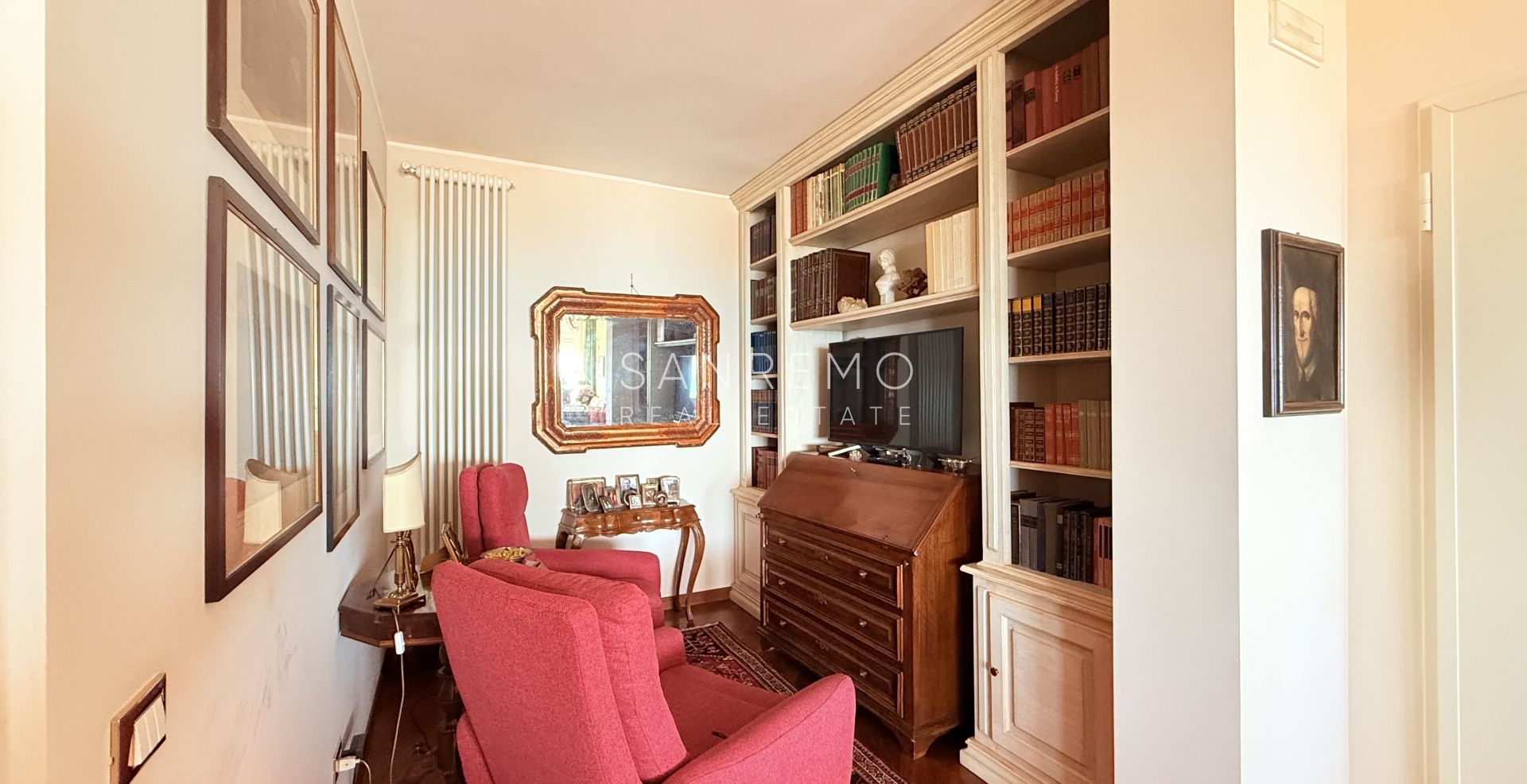 Spazioso appartamento con vista mare in pianeggiante ed elegante condominio con portineria