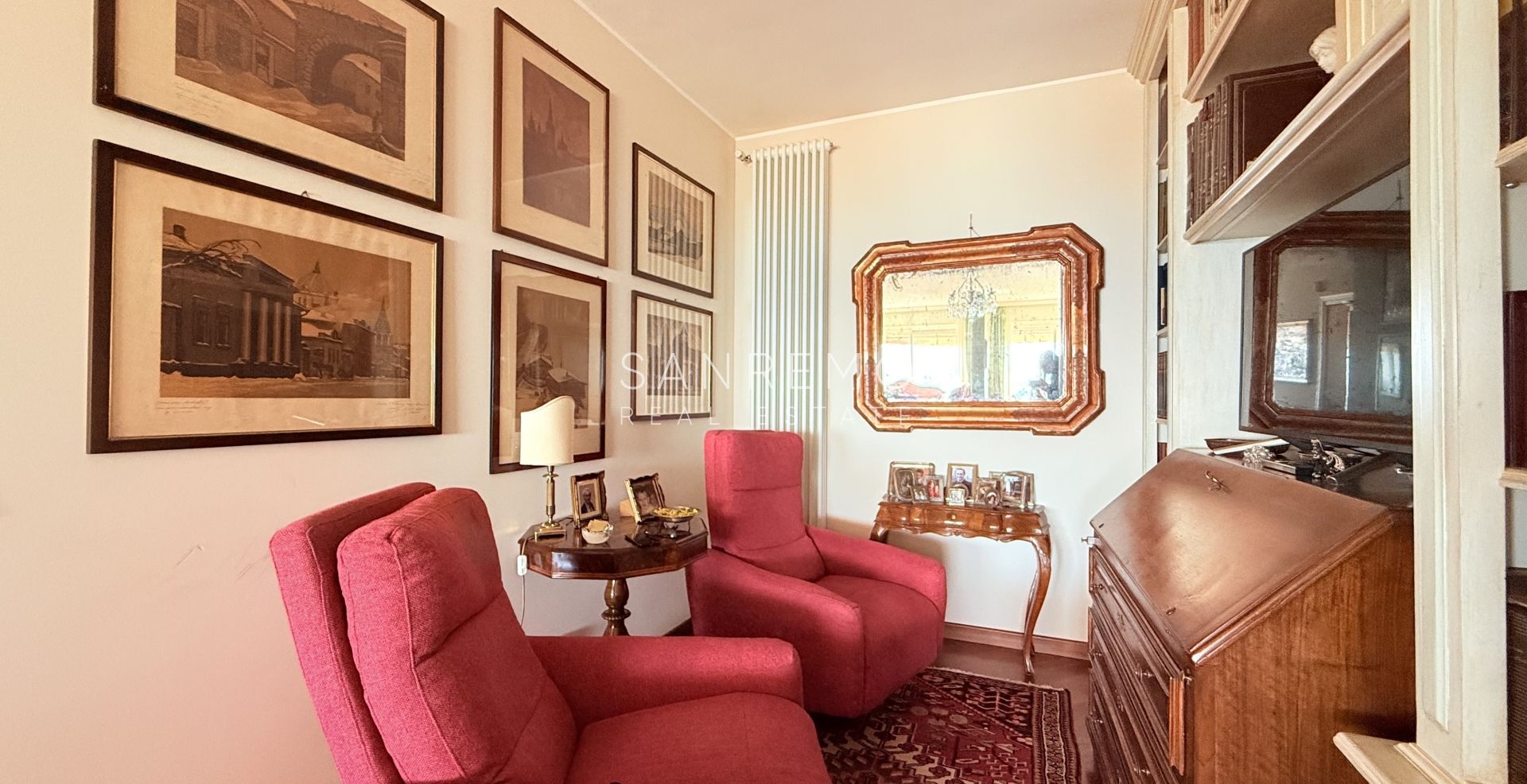Spazioso appartamento con vista mare in pianeggiante ed elegante condominio con portineria
