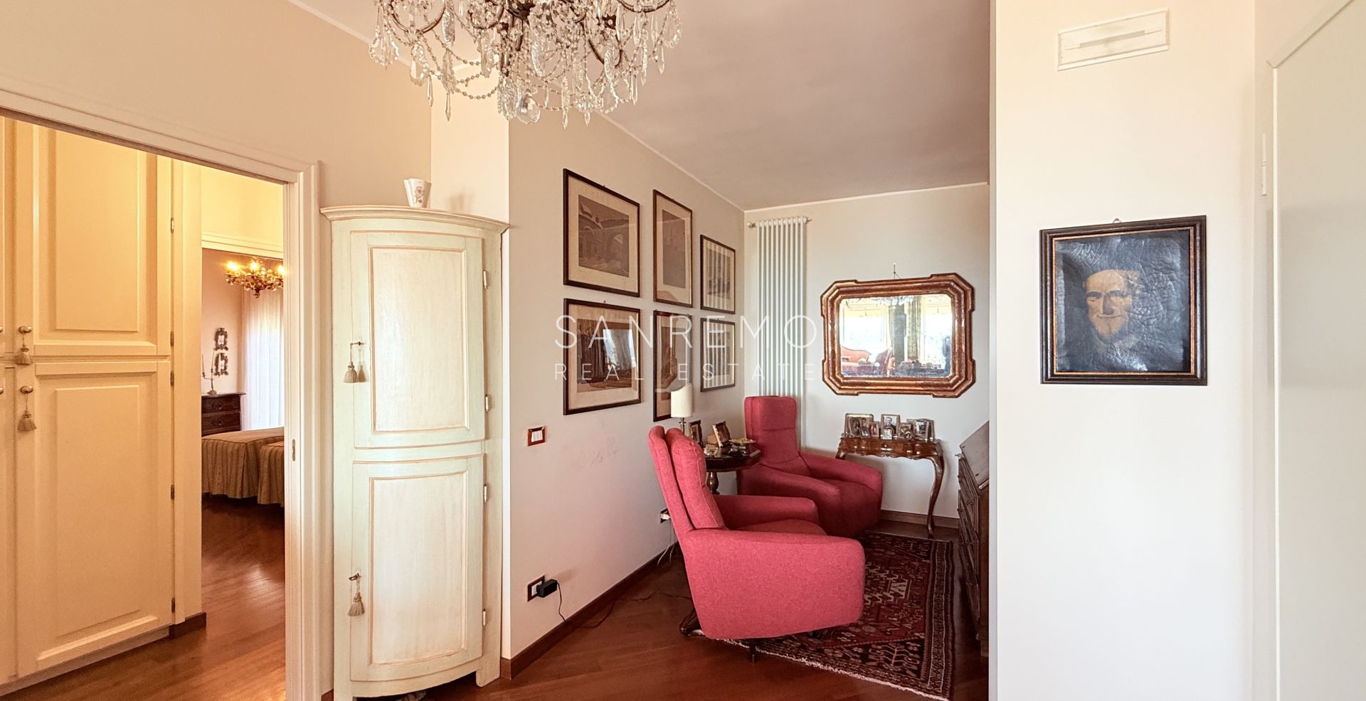 Spazioso appartamento con vista mare in pianeggiante ed elegante condominio con portineria