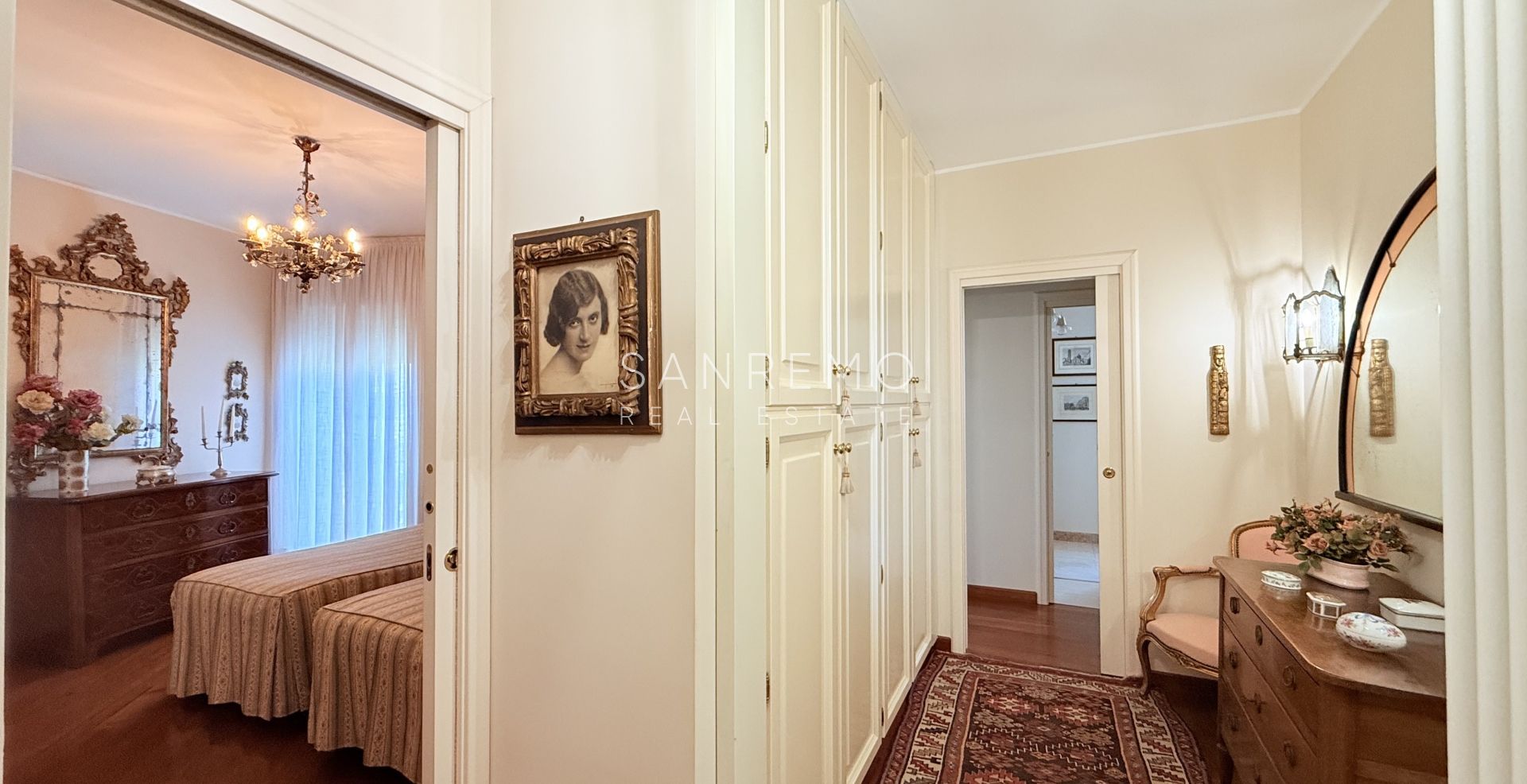 Spazioso appartamento con vista mare in pianeggiante ed elegante condominio con portineria