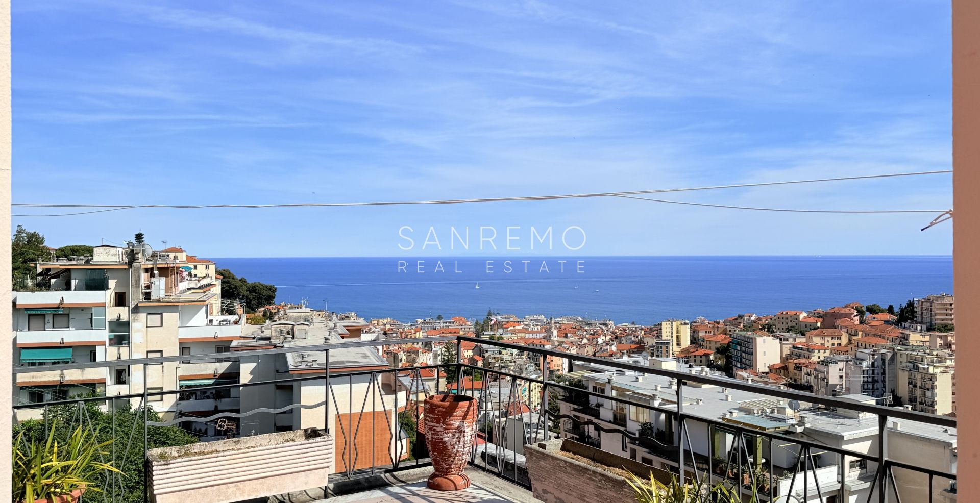 Attico con vista panoramica sul mare nel secondo tratto di via Galilei