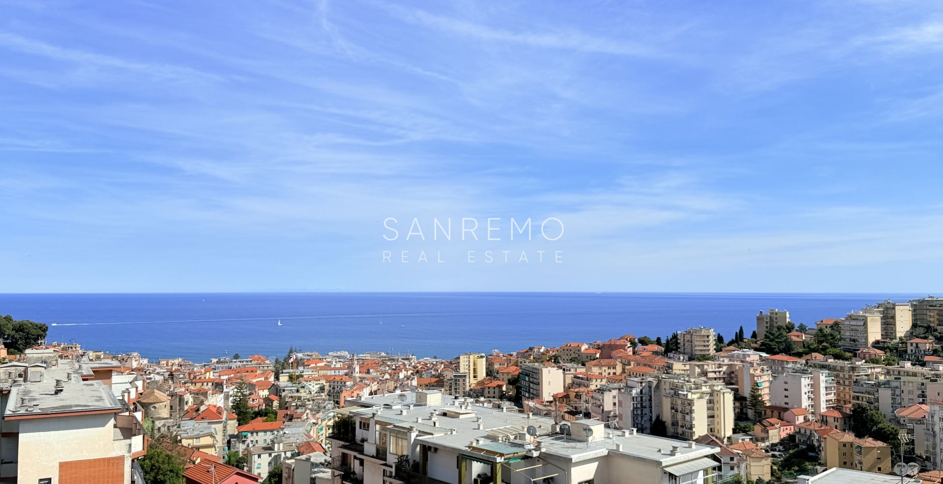 Attico con vista panoramica sul mare nel secondo tratto di via Galilei