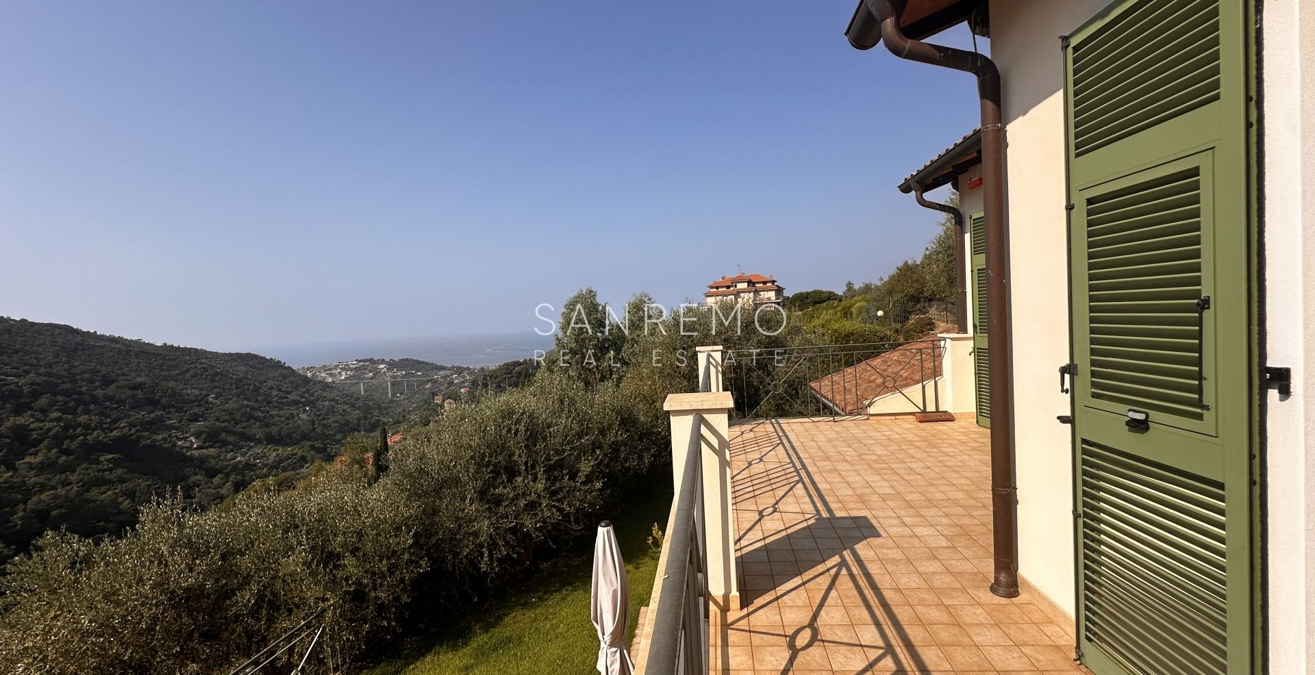 Villa con vista mare sulla prima collina di Bordighera – Eleganza, comfort e panorama mozzafiato