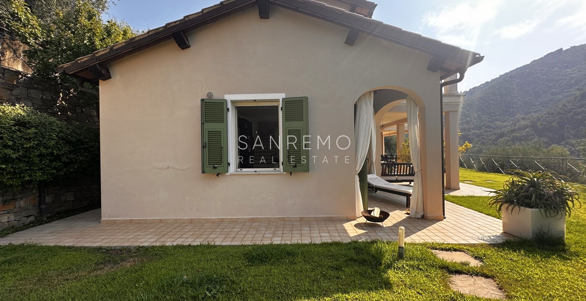 Villa con vista mare sulla prima collina di Bordighera – Eleganza, comfort e panorama mozzafiato