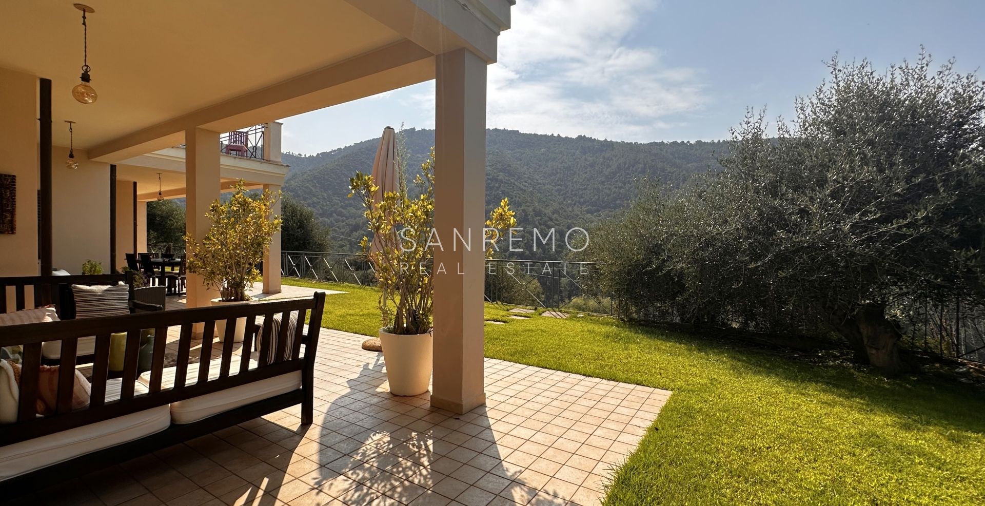 Villa con vista mare sulla prima collina di Bordighera – Eleganza, comfort e panorama mozzafiato