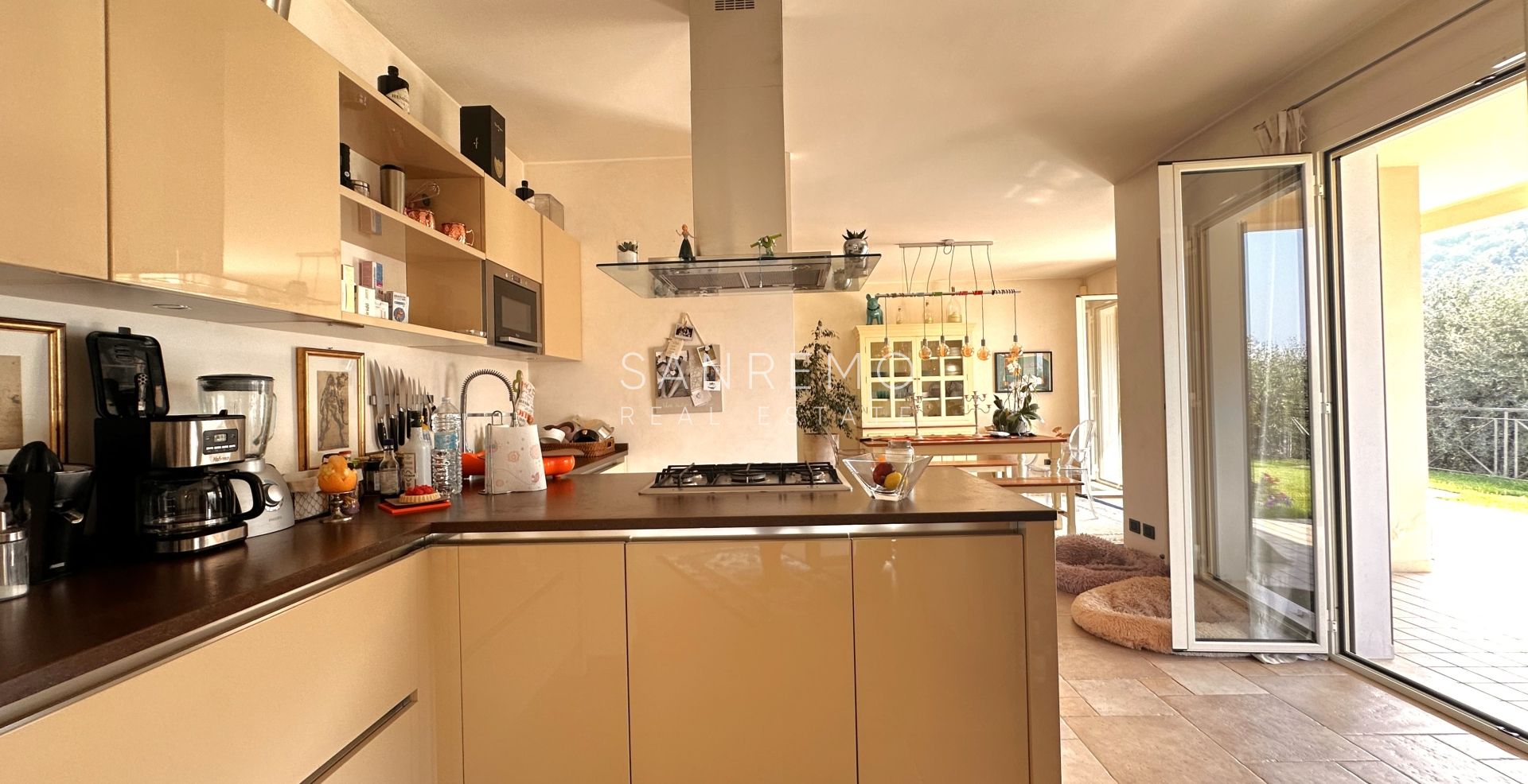 Villa con vista mare sulla prima collina di Bordighera – Eleganza, comfort e panorama mozzafiato