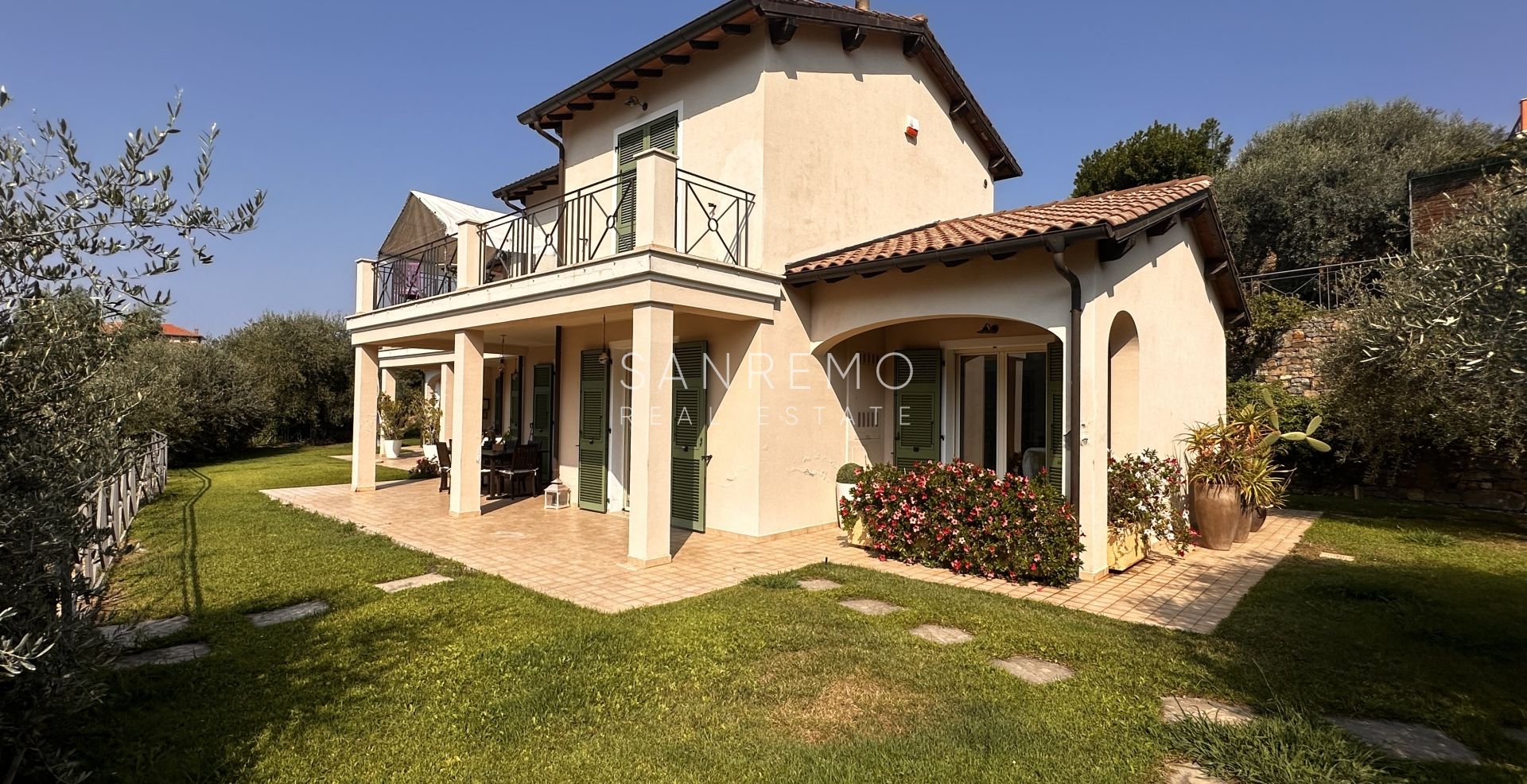 Villa con vista mare sulla prima collina di Bordighera – Eleganza, comfort e panorama mozzafiato