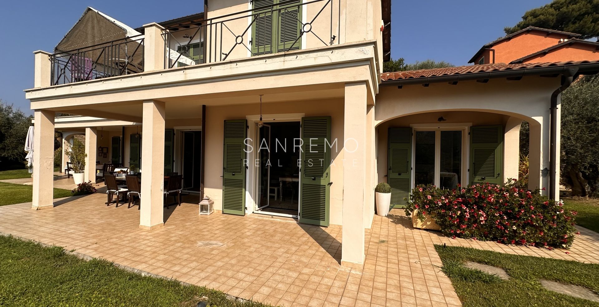 Villa con vista mare sulla prima collina di Bordighera – Eleganza, comfort e panorama mozzafiato