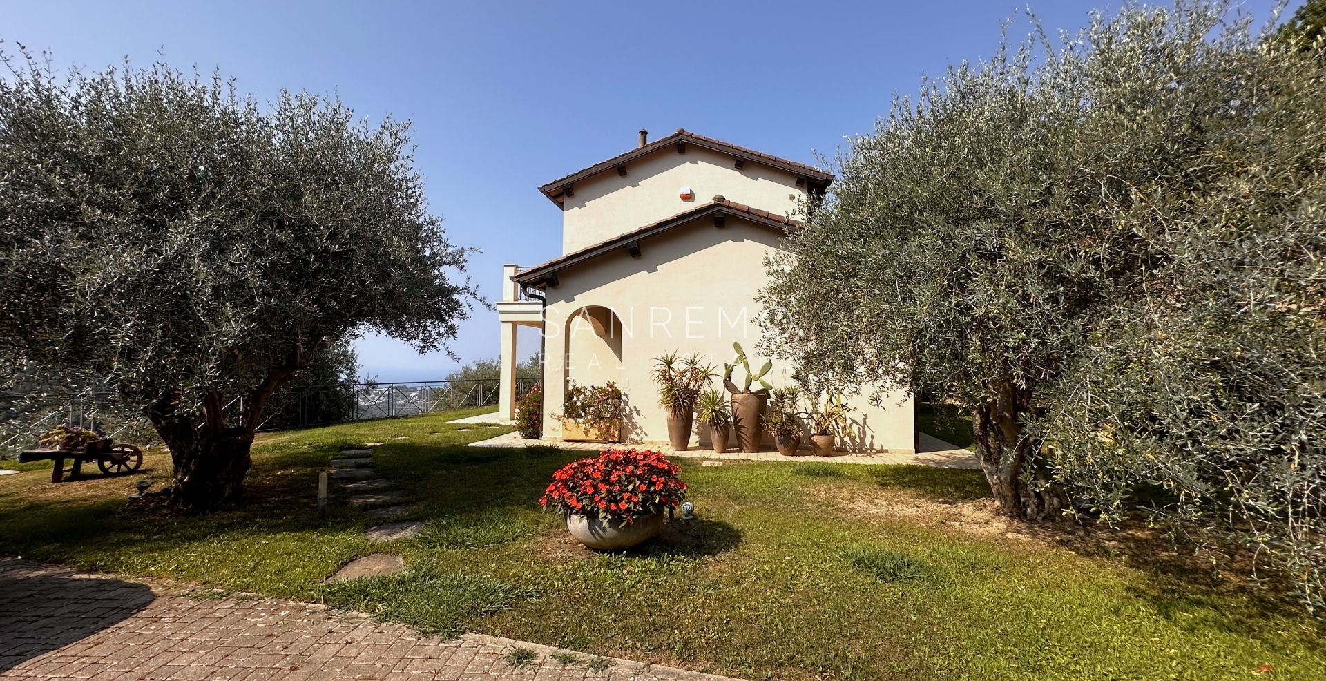 Villa con vista mare sulla prima collina di Bordighera – Eleganza, comfort e panorama mozzafiato