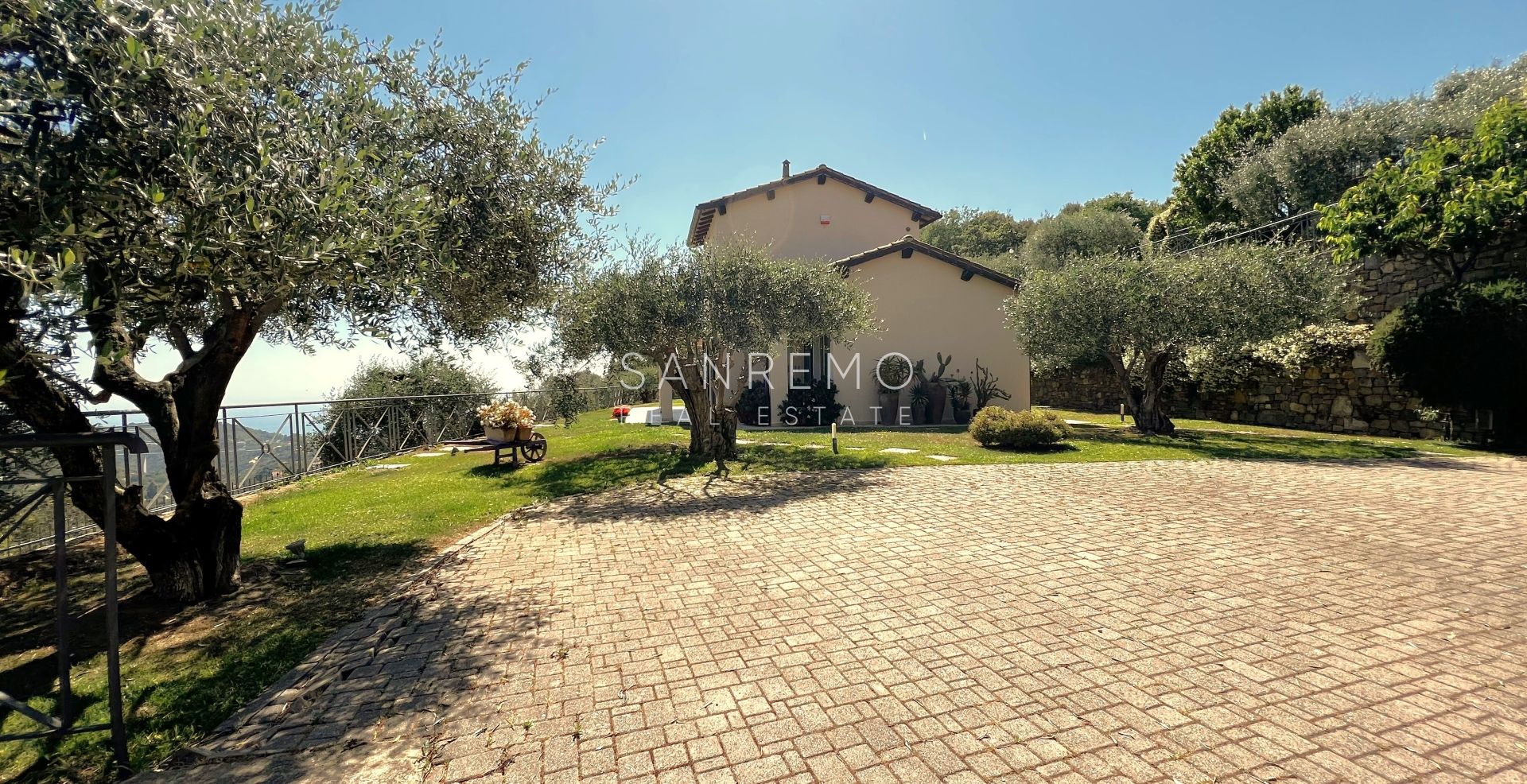 Villa con vista mare sulla prima collina di Bordighera – Eleganza, comfort e panorama mozzafiato