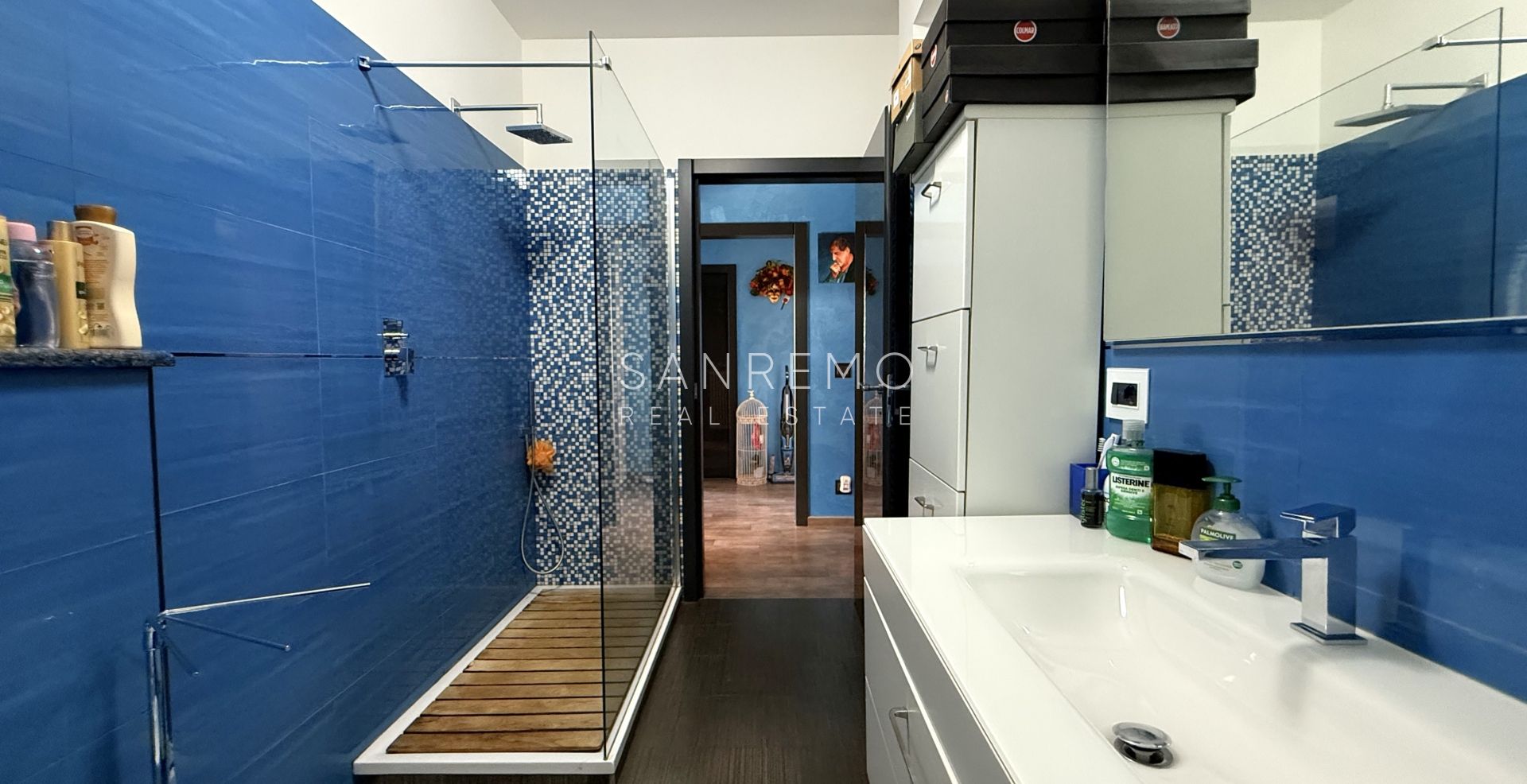 Prestigiosa villa con piscina e vista mare