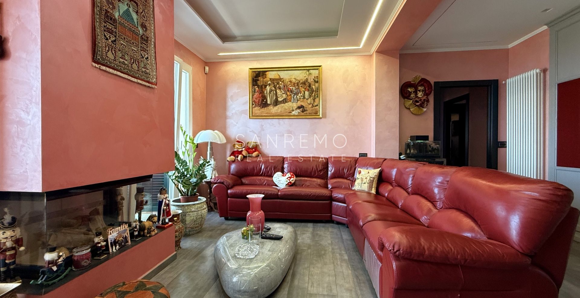 Prestigiosa villa con piscina e vista mare