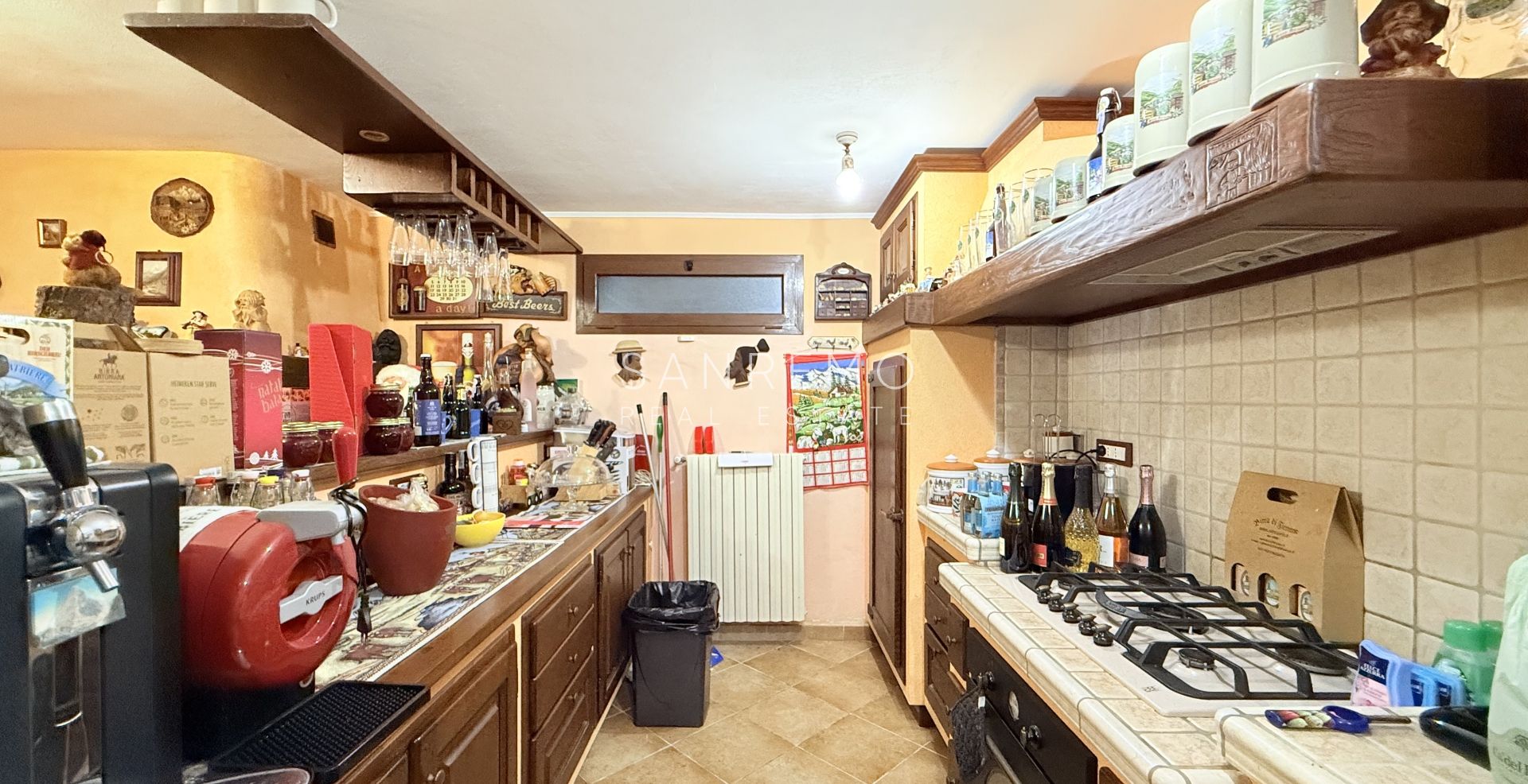Prestigiosa villa con piscina e vista mare