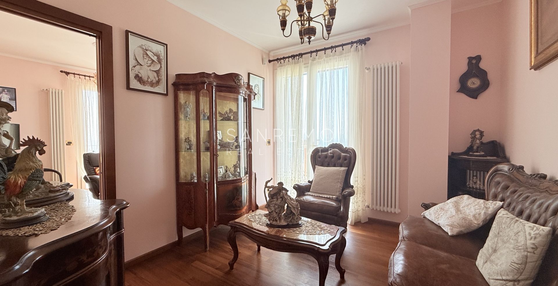 Prestigiosa villa con piscina e vista mare