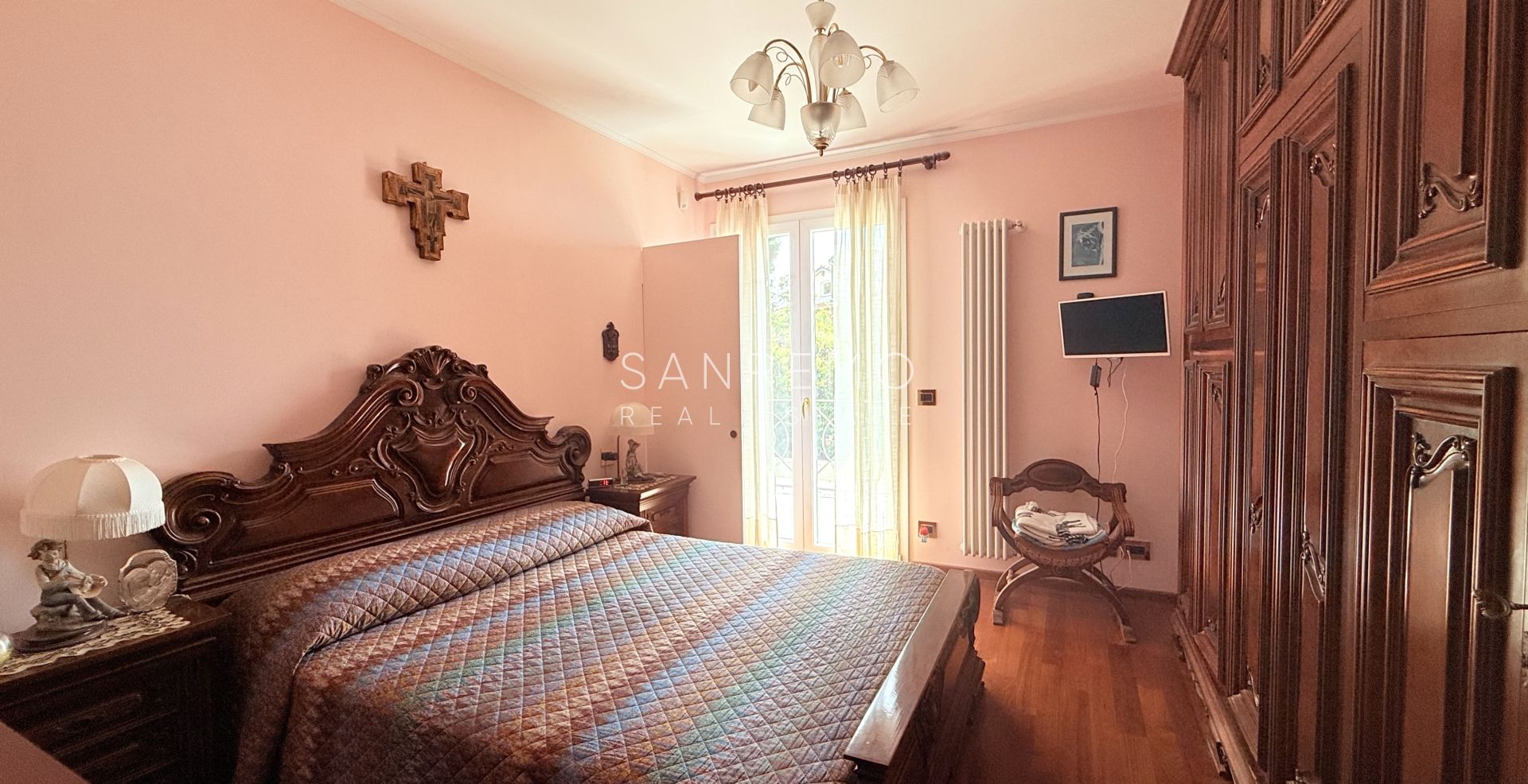 Prestigiosa villa con piscina e vista mare