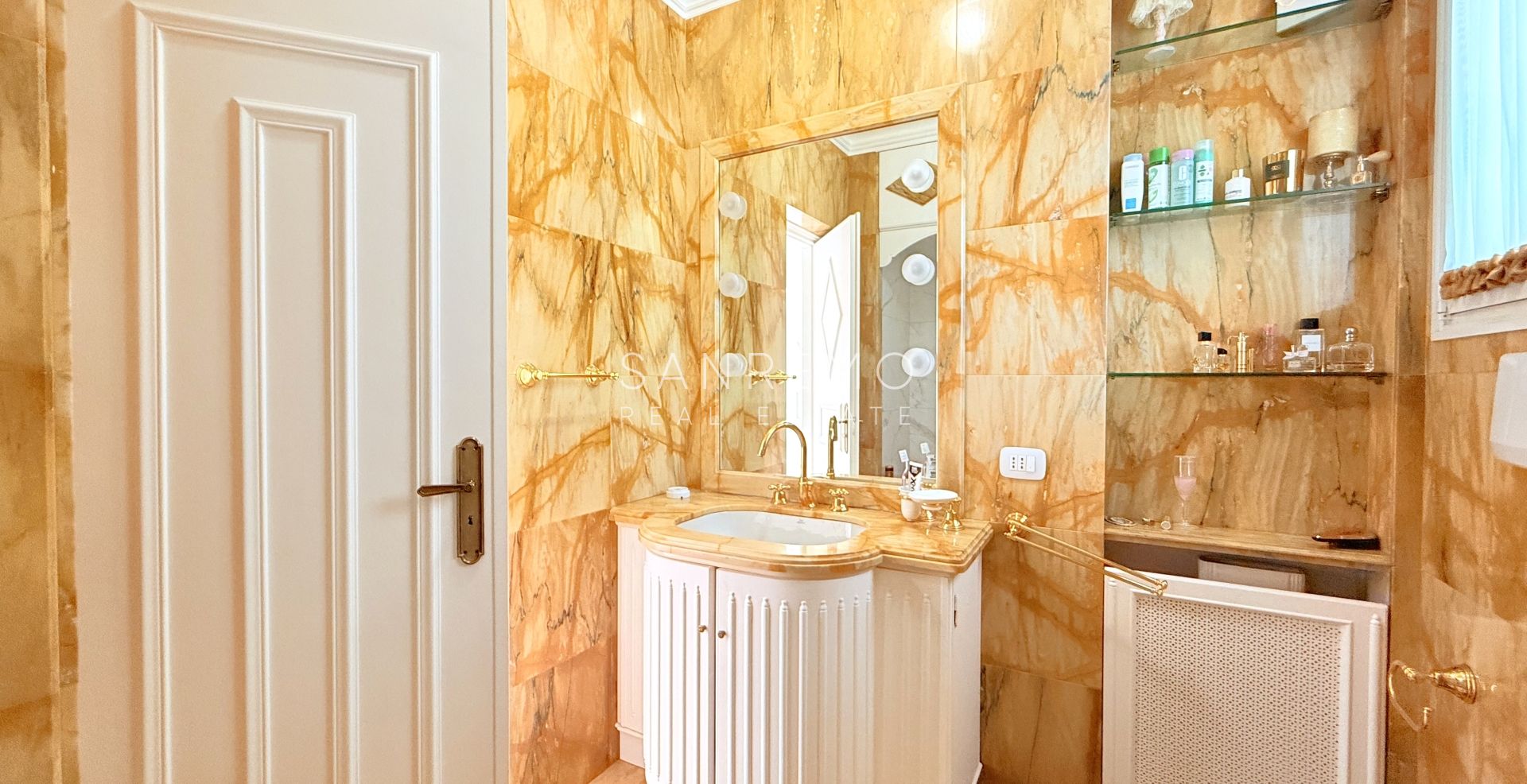 Splendido appartamento completamente ristrutturato in zona pianeggiante ed esclusiva