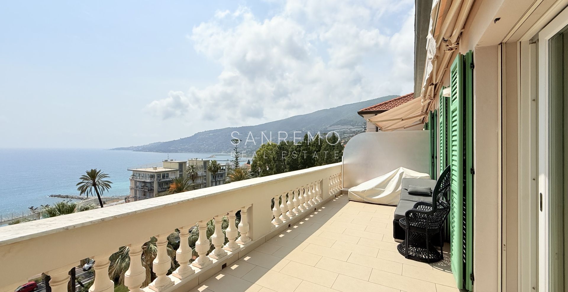 Attico in una prestigiosa residenza dotata di parco privato e piscina coperta riscaldata