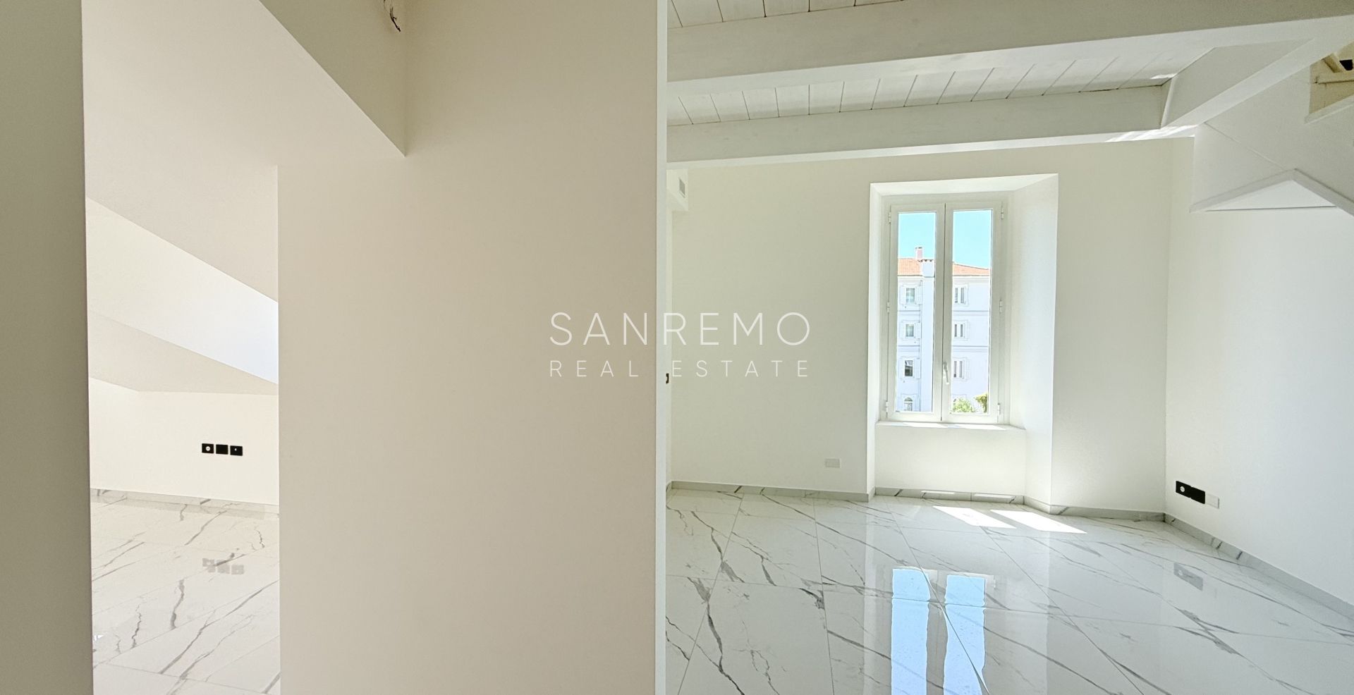 Splendido appartamento con soppalco e terrazzo a pozzo con meravigliosa vista sul mare