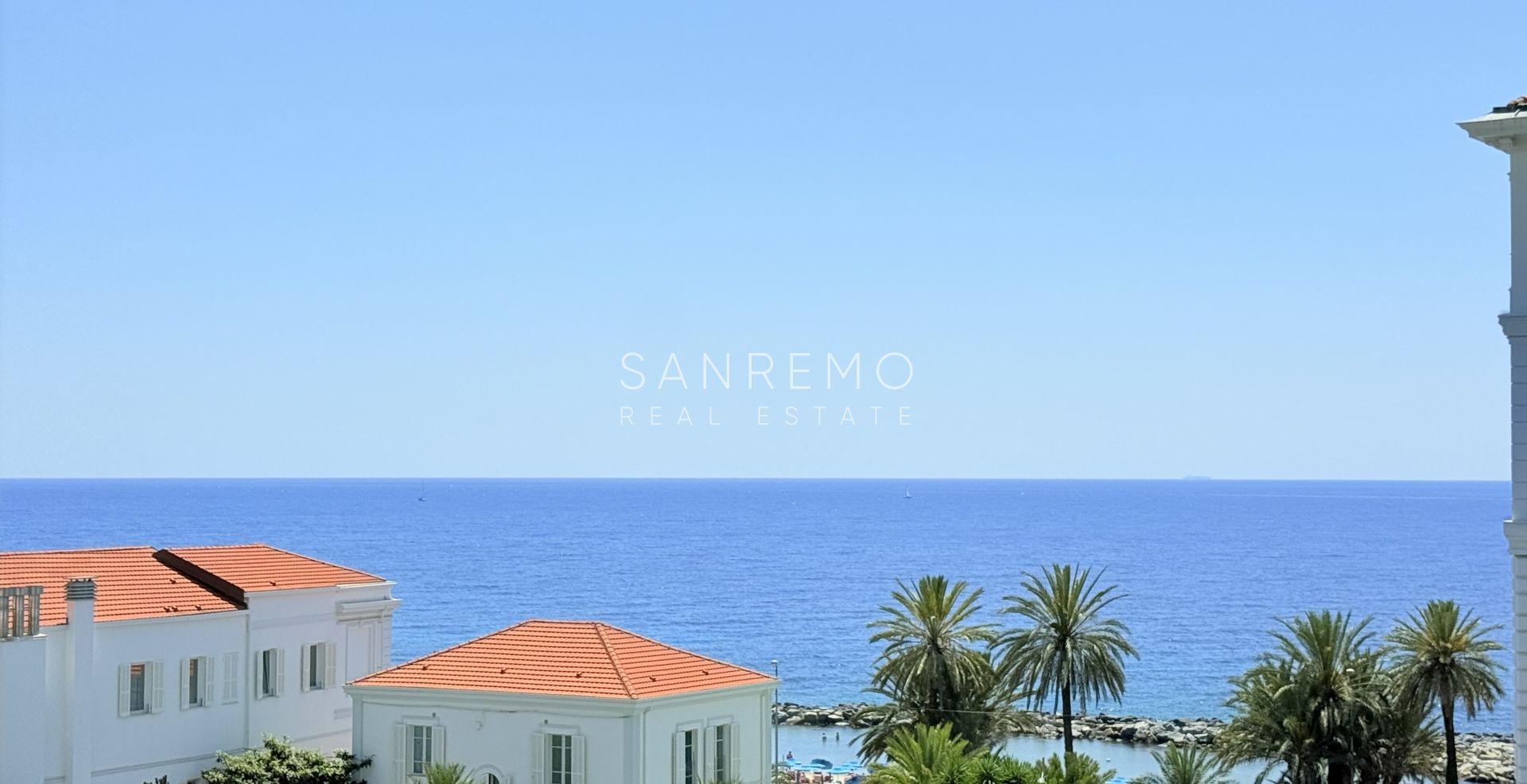 Splendido appartamento con soppalco e terrazzo a pozzo con meravigliosa vista sul mare
