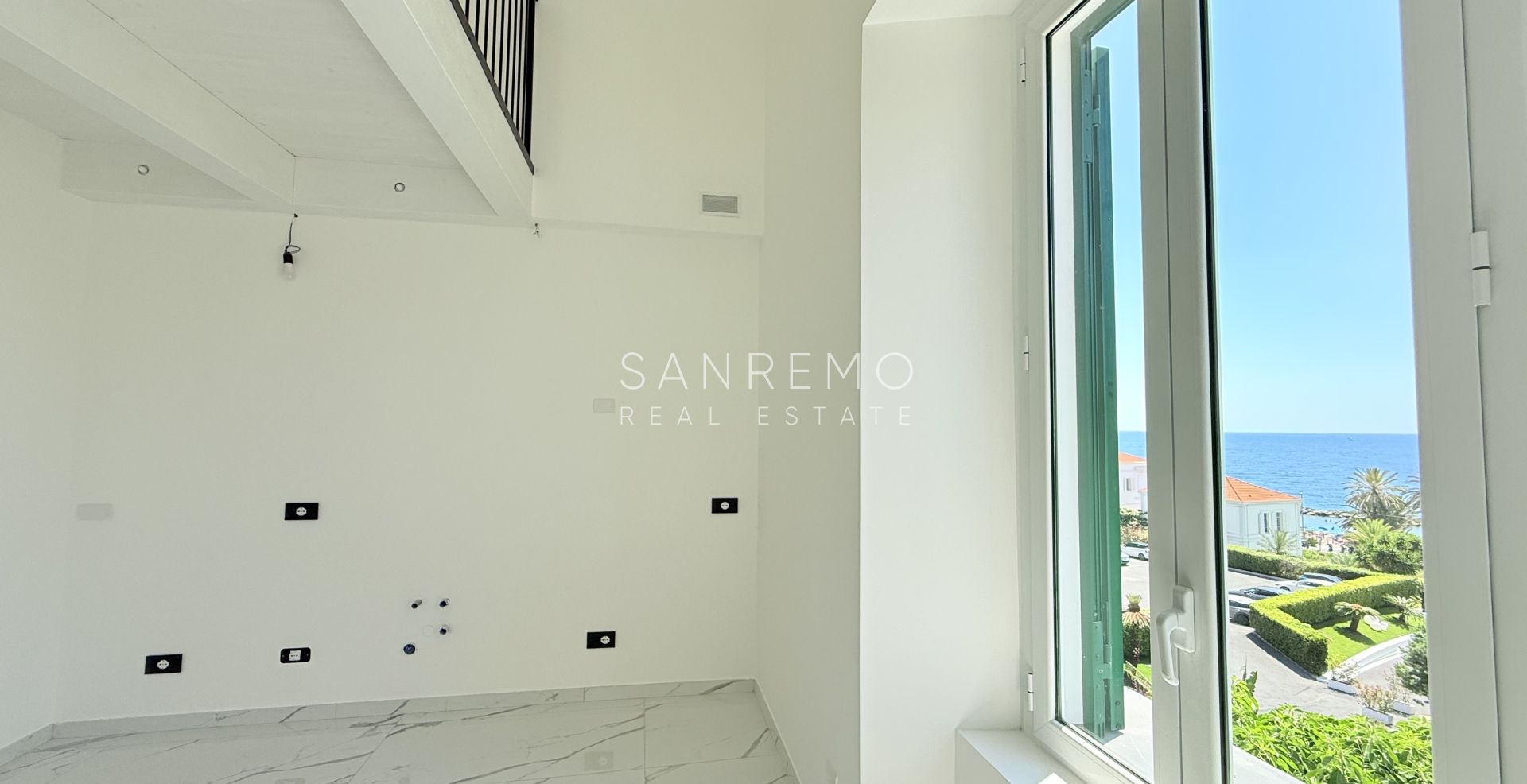 Splendido appartamento con soppalco e terrazzo a pozzo con meravigliosa vista sul mare