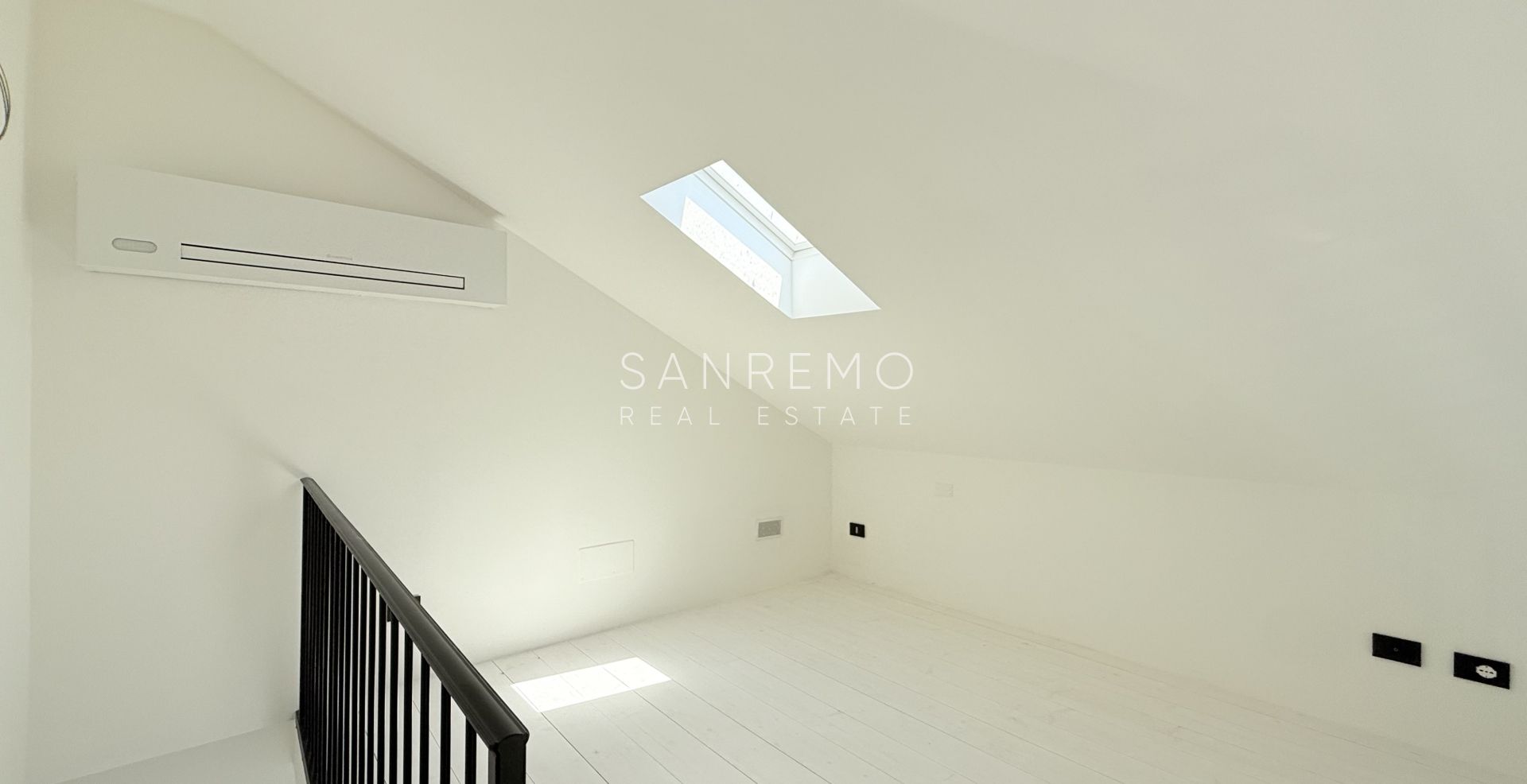Splendido appartamento con soppalco e terrazzo a pozzo con meravigliosa vista sul mare