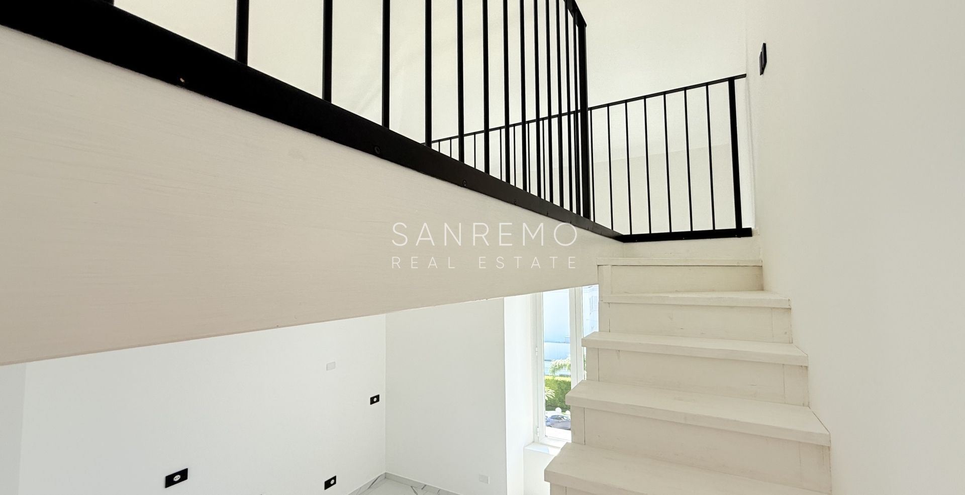Splendido appartamento con soppalco e terrazzo a pozzo con meravigliosa vista sul mare