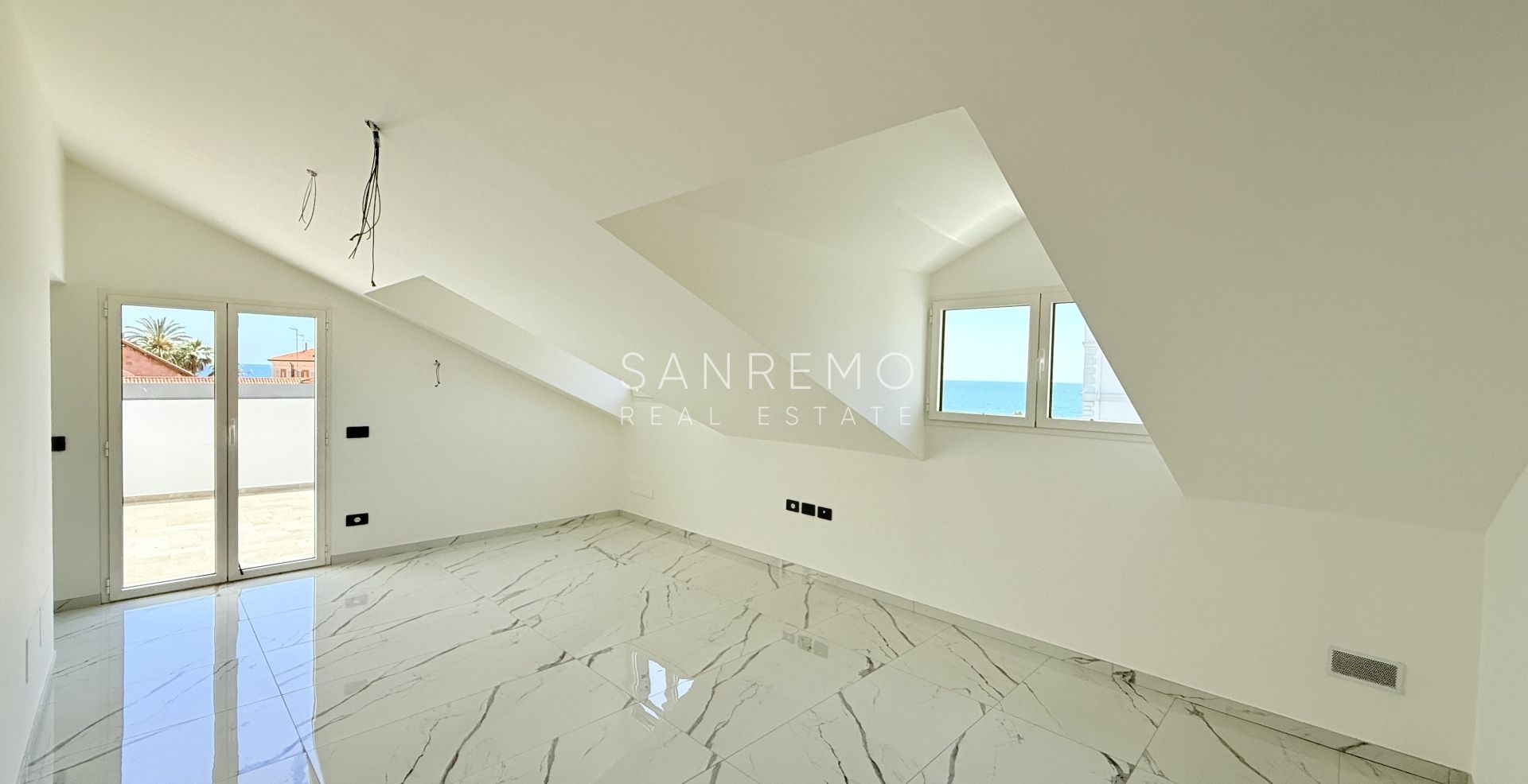 Splendido appartamento con soppalco e terrazzo a pozzo con meravigliosa vista sul mare