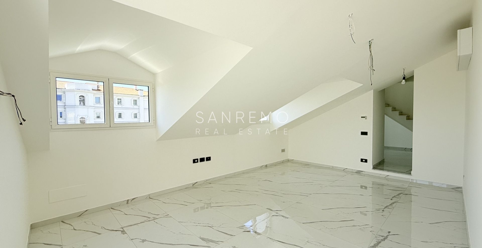 Splendido appartamento con soppalco e terrazzo a pozzo con meravigliosa vista sul mare
