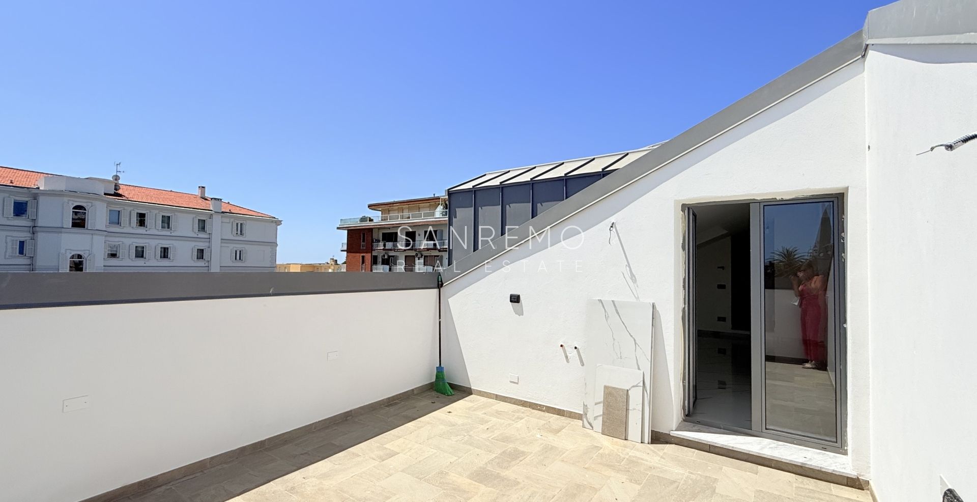 Splendido appartamento con soppalco e terrazzo a pozzo con meravigliosa vista sul mare