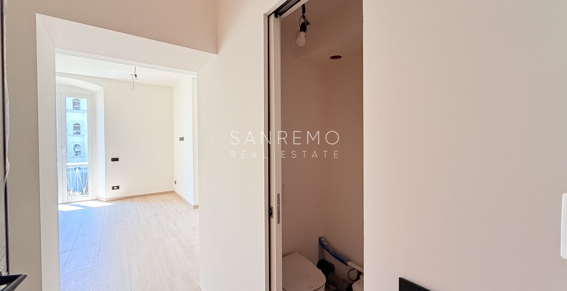 Appartamento nuovo con vista mare, balcone e parcheggio in moderno edificio di nuova costruzione 