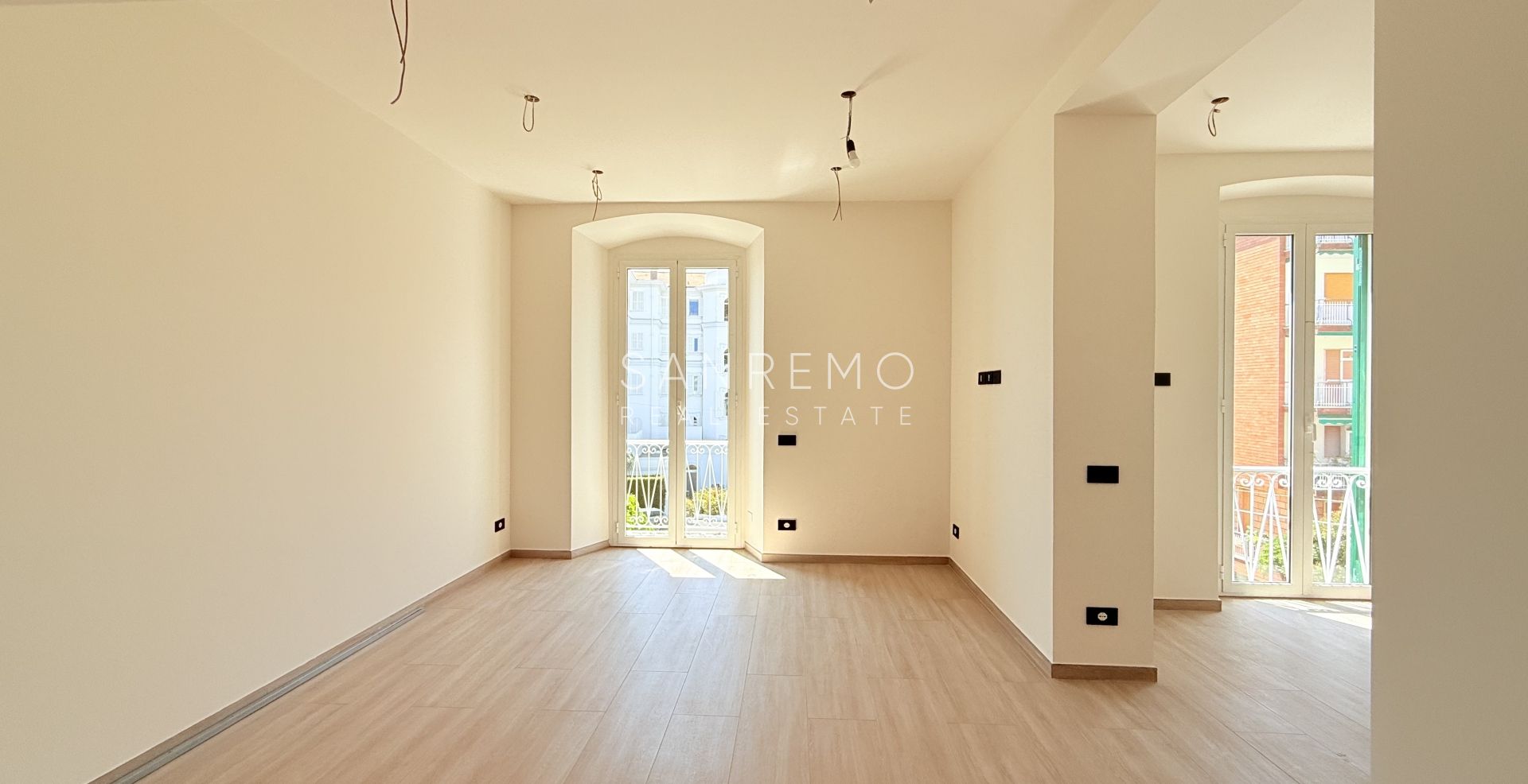 Appartamento nuovo con vista mare, balcone e parcheggio in moderno edificio di nuova costruzione 
