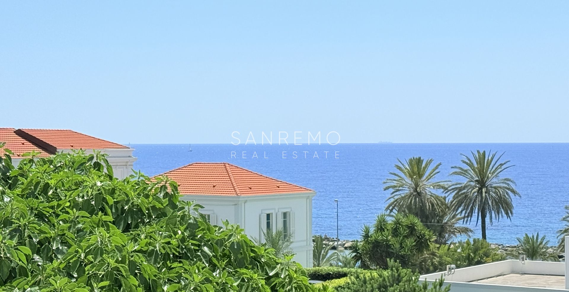 Appartamento nuovo con vista mare, balcone e parcheggio in moderno edificio di nuova costruzione 