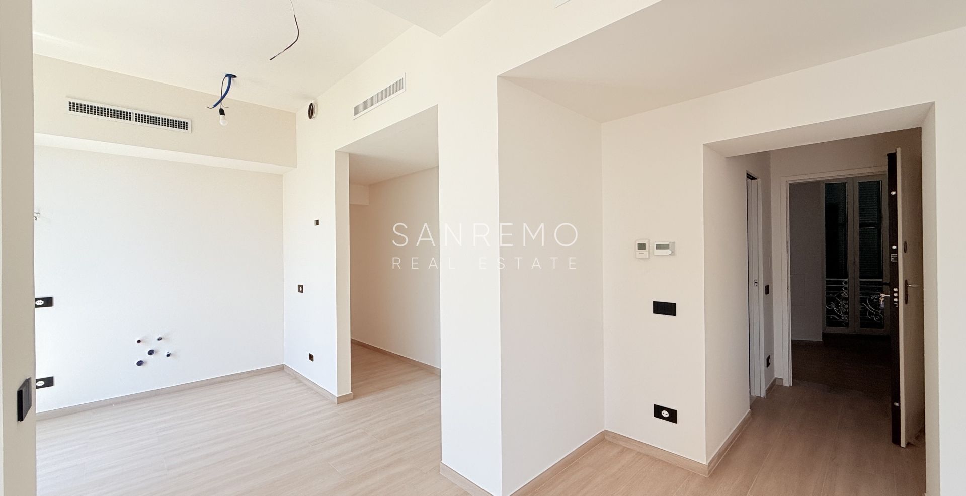 Appartamento nuovo con vista mare, balcone e parcheggio in moderno edificio di nuova costruzione 