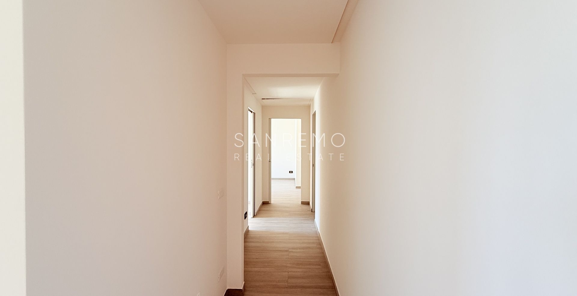 Appartamento nuovo con vista mare, balcone e parcheggio in moderno edificio di nuova costruzione 