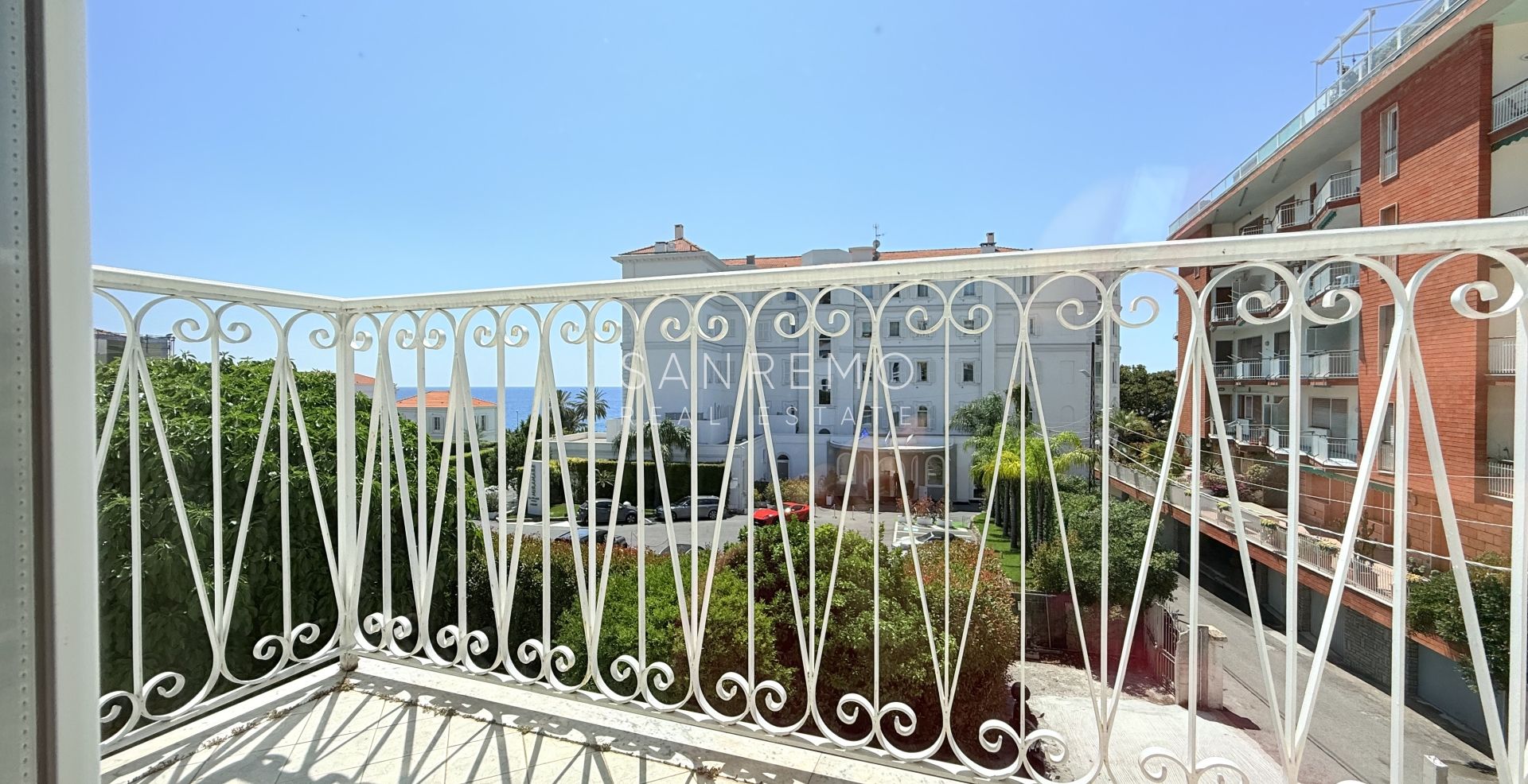 Appartamento nuovo con vista mare, balcone e parcheggio in moderno edificio di nuova costruzione 