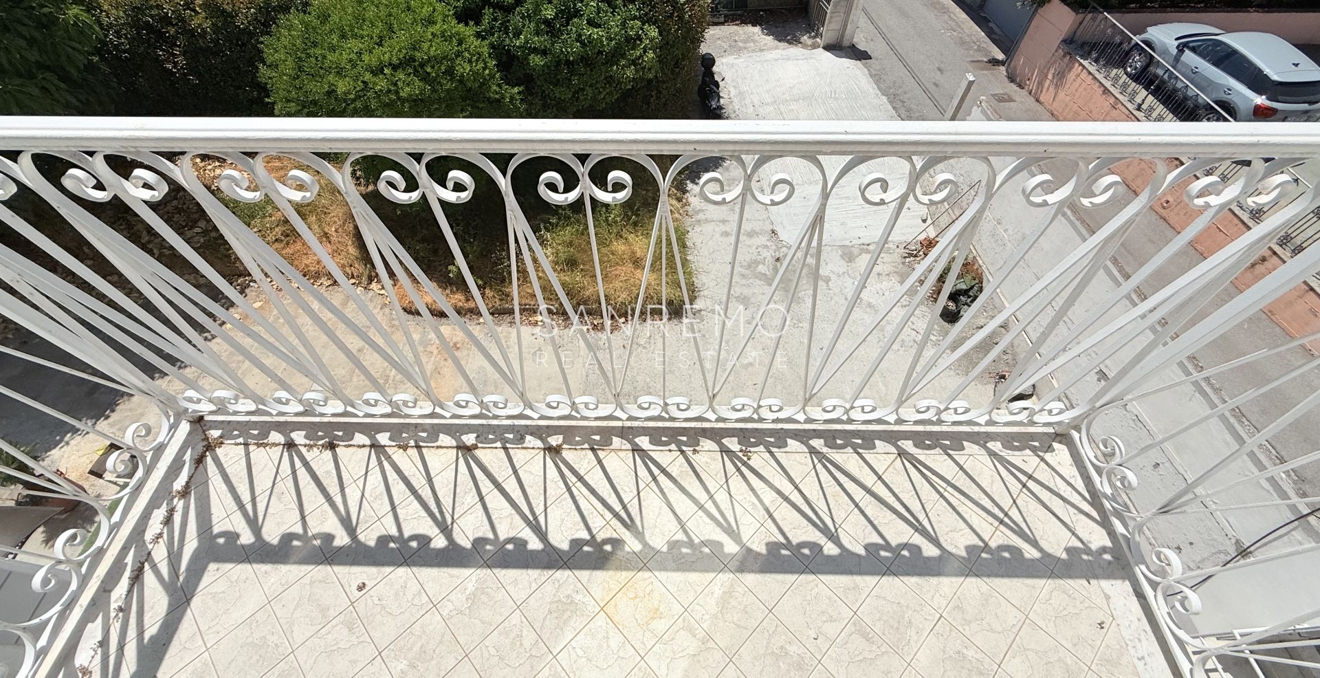 Appartamento nuovo con vista mare, balcone e parcheggio in moderno edificio di nuova costruzione 