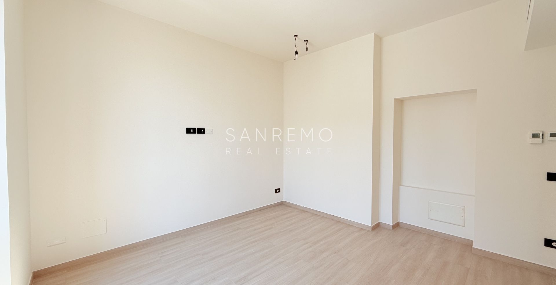 Appartamento nuovo con vista mare, balcone e parcheggio in moderno edificio di nuova costruzione 