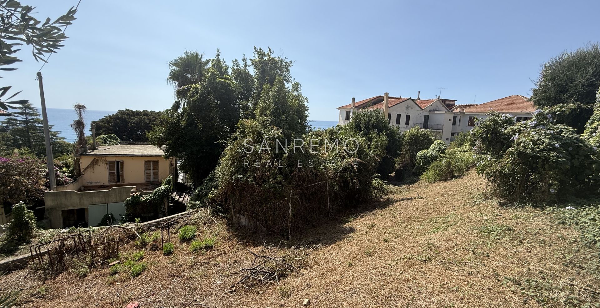 Esclusivo terreno con progetto approvato e vista mare