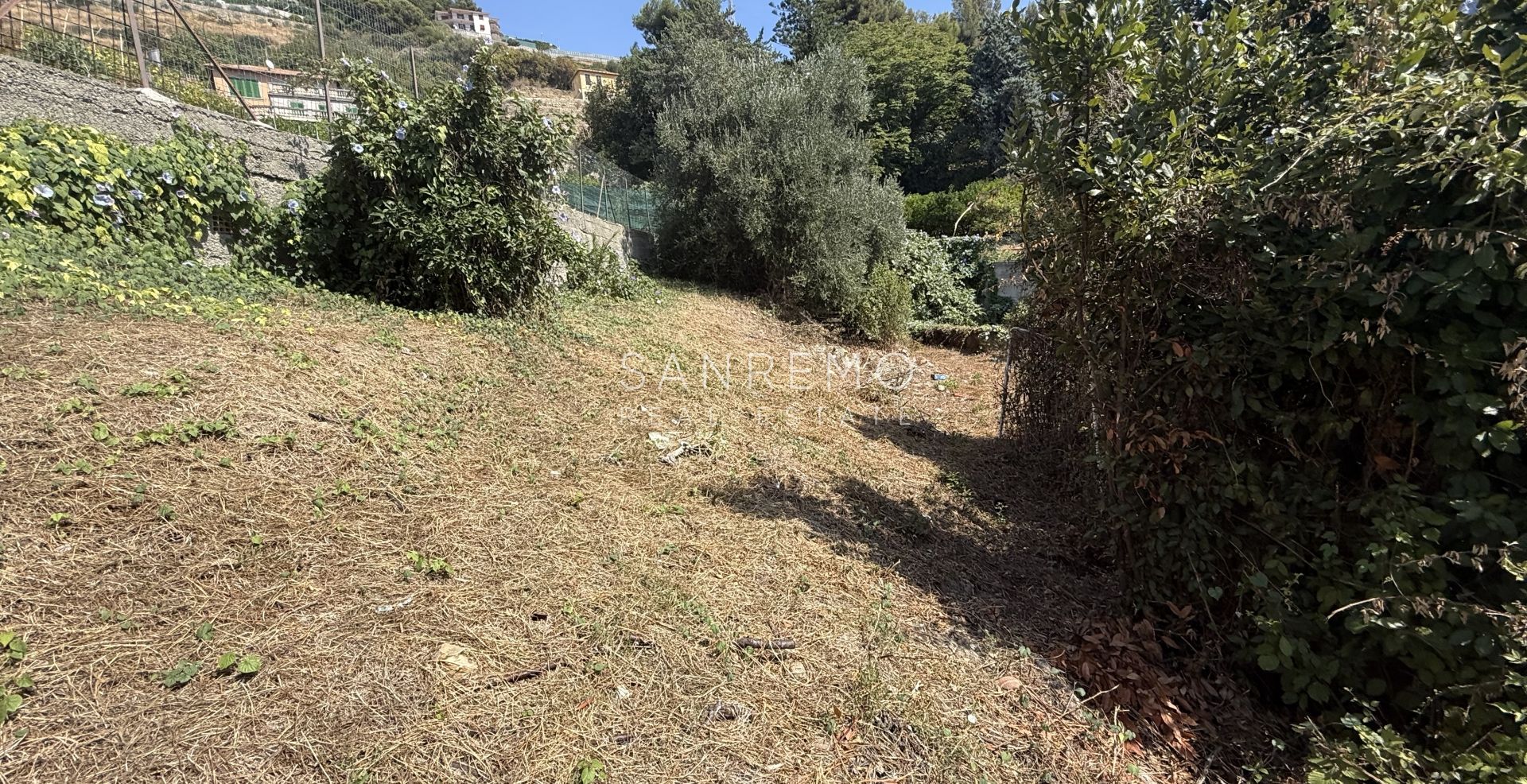 Esclusivo terreno con progetto approvato e vista mare