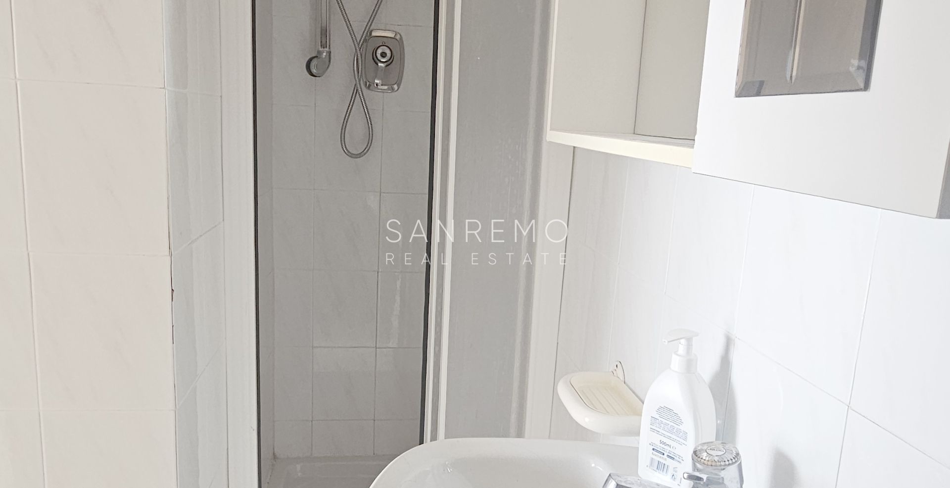 Luminoso monolocale con terrazzo 