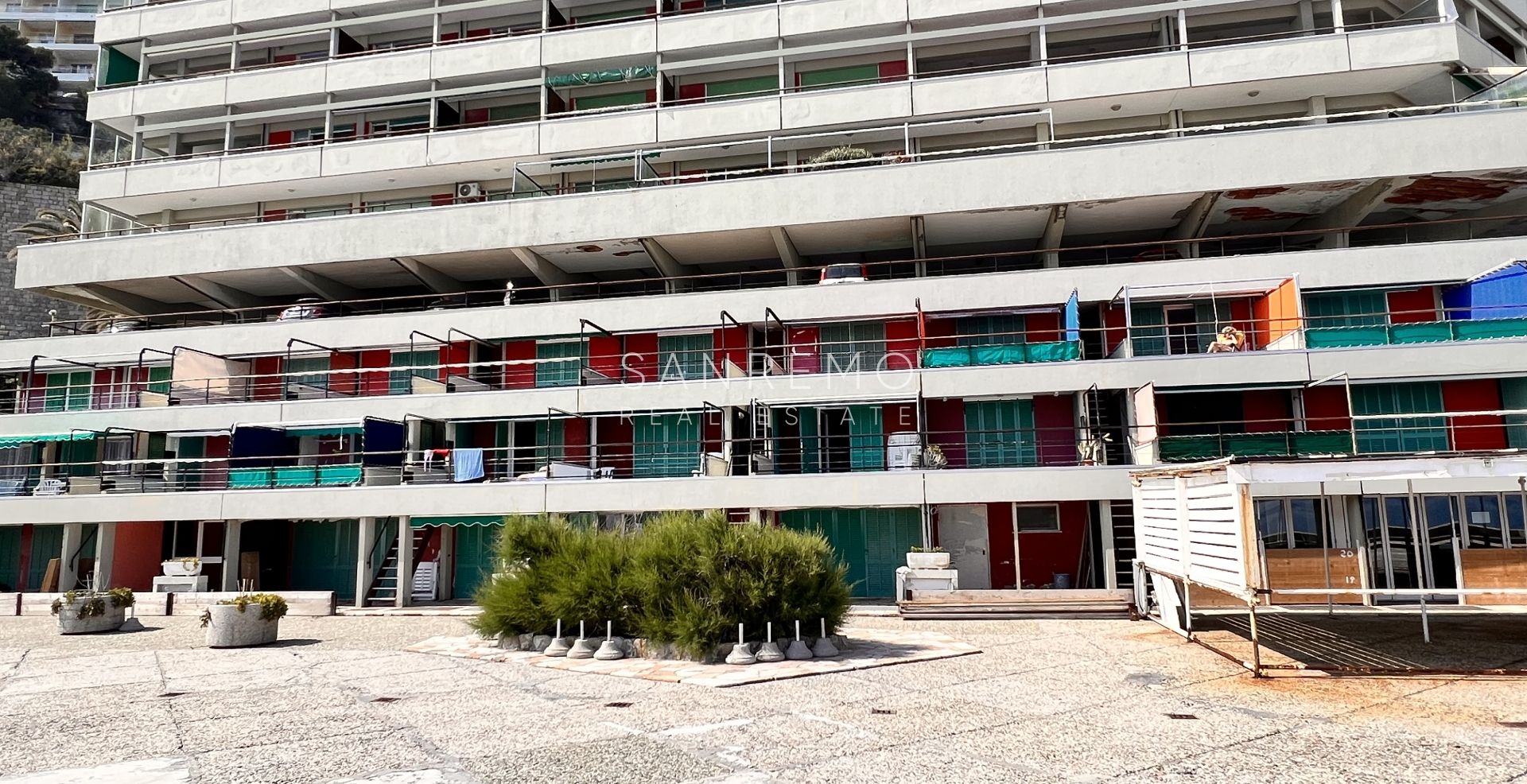 Luminoso monolocale con terrazzo 