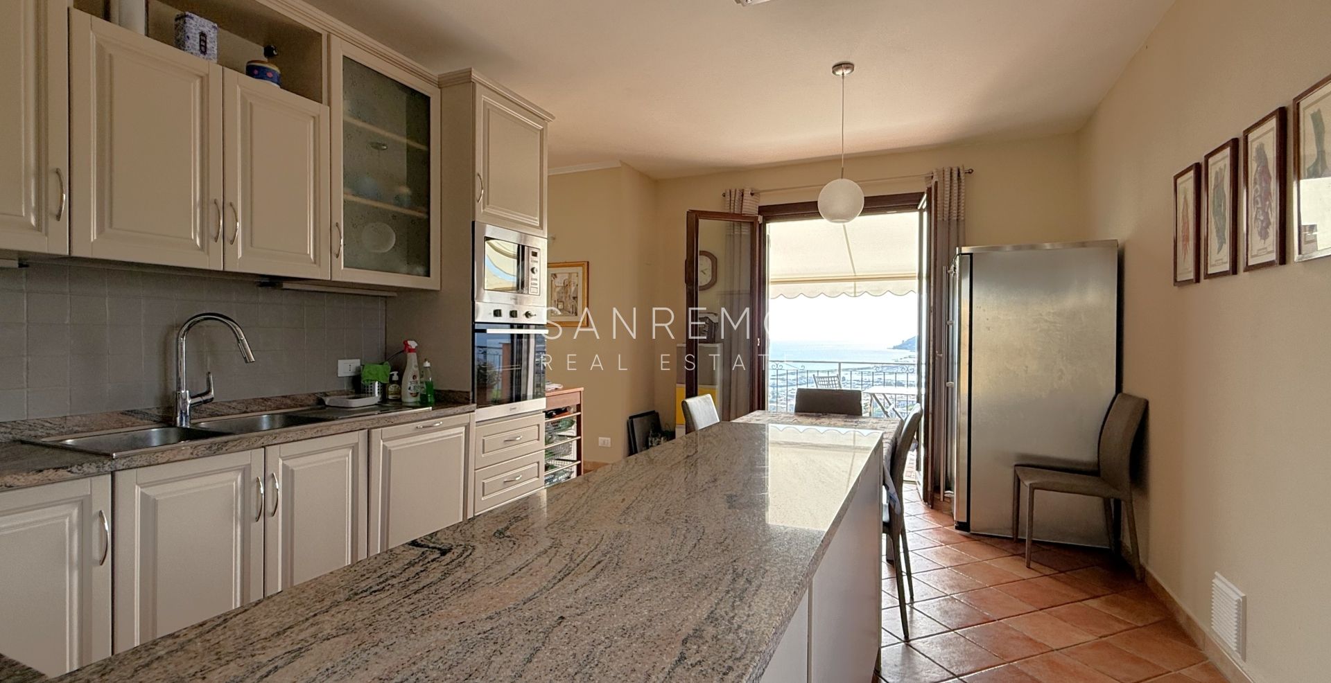 Prestigiosa villa con piscina e vista mare mozzafiato