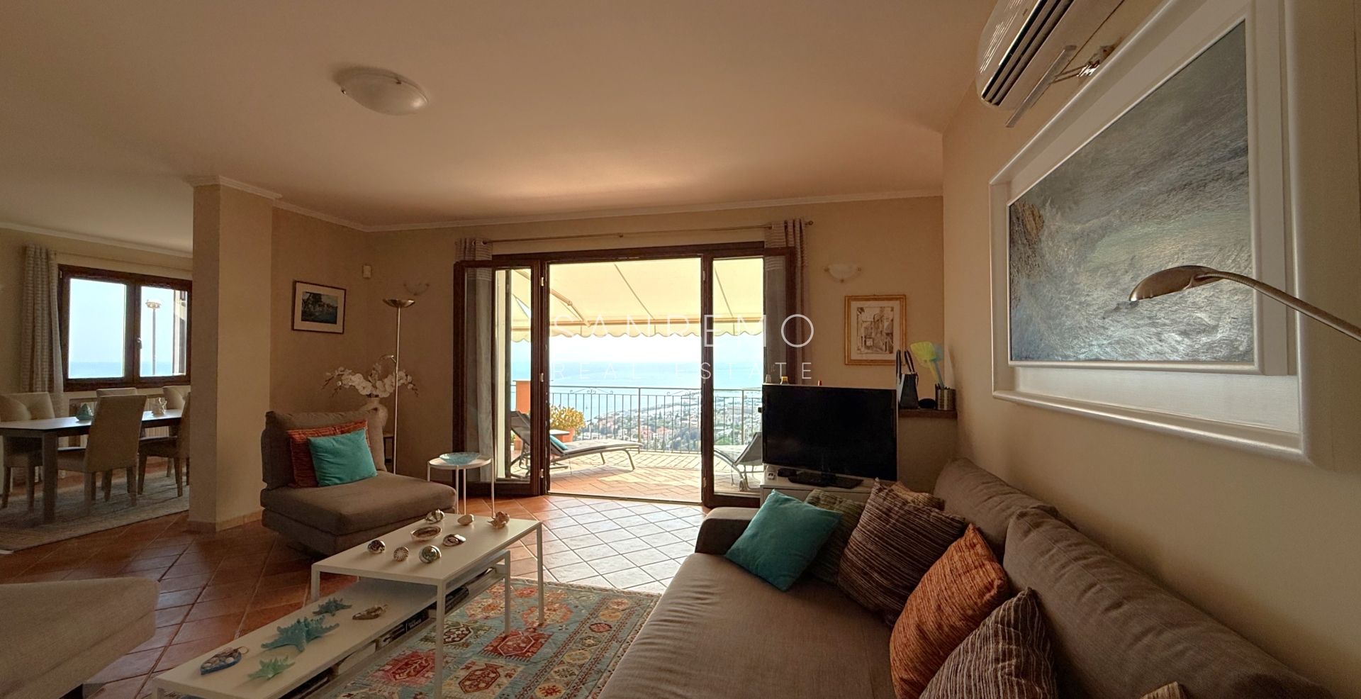 Prestigiosa villa con piscina e vista mare mozzafiato